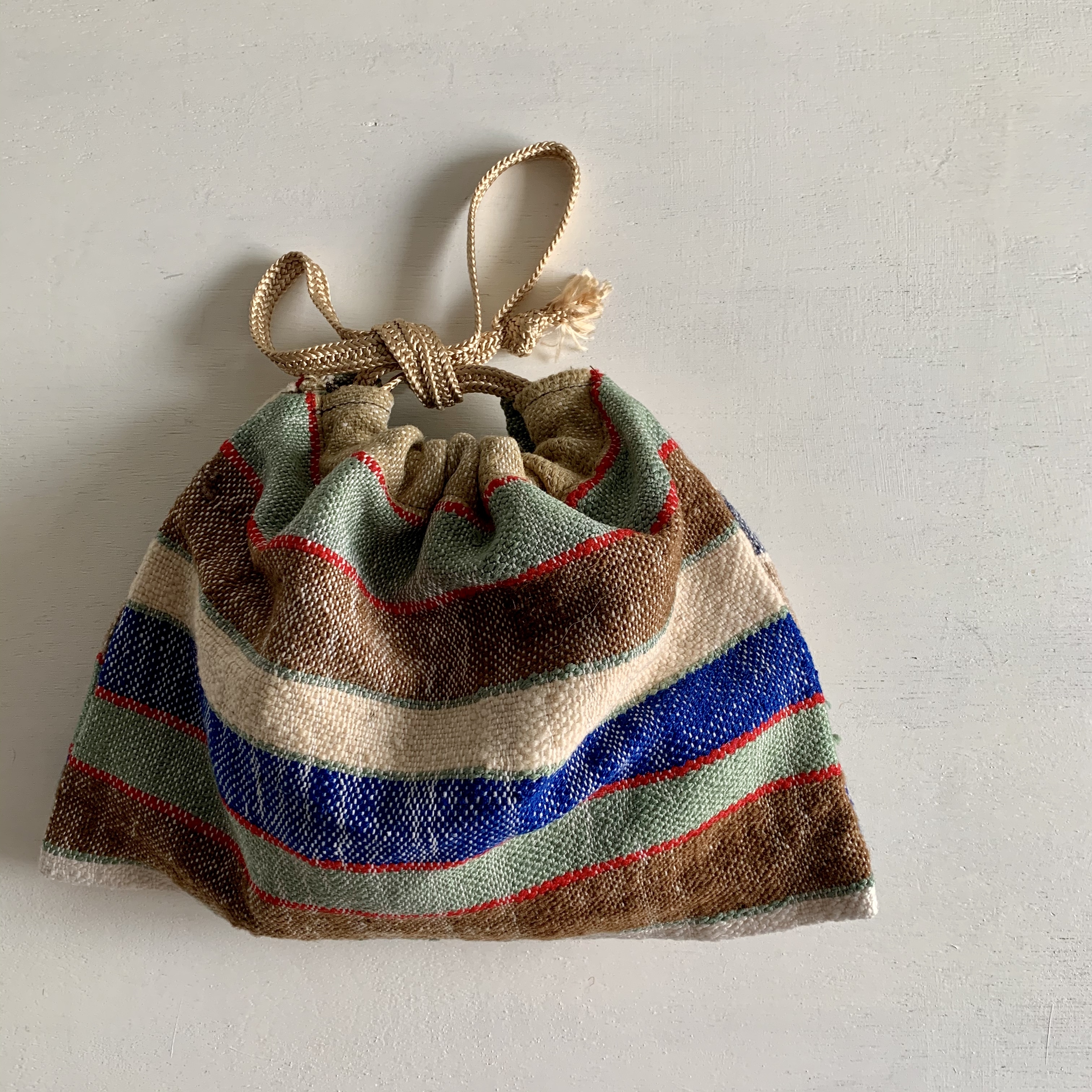 オールドハイクの巾着バッグ モロッコの暮らしと手しごと