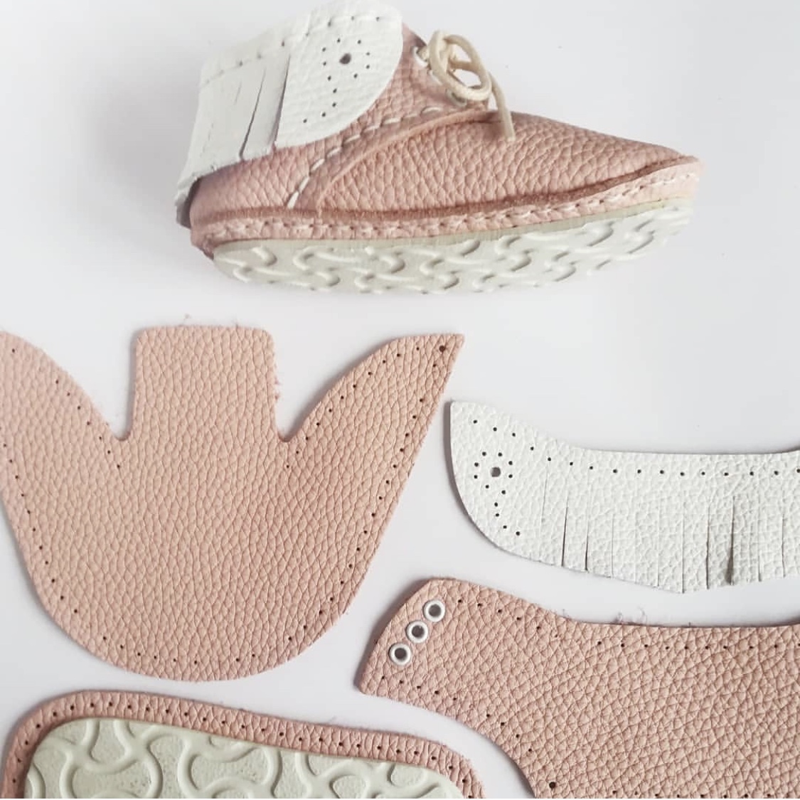 First Baby Shoes Model Sky ファーストシューズ手作りキット Salmon Pink Little Sweetheart Australia