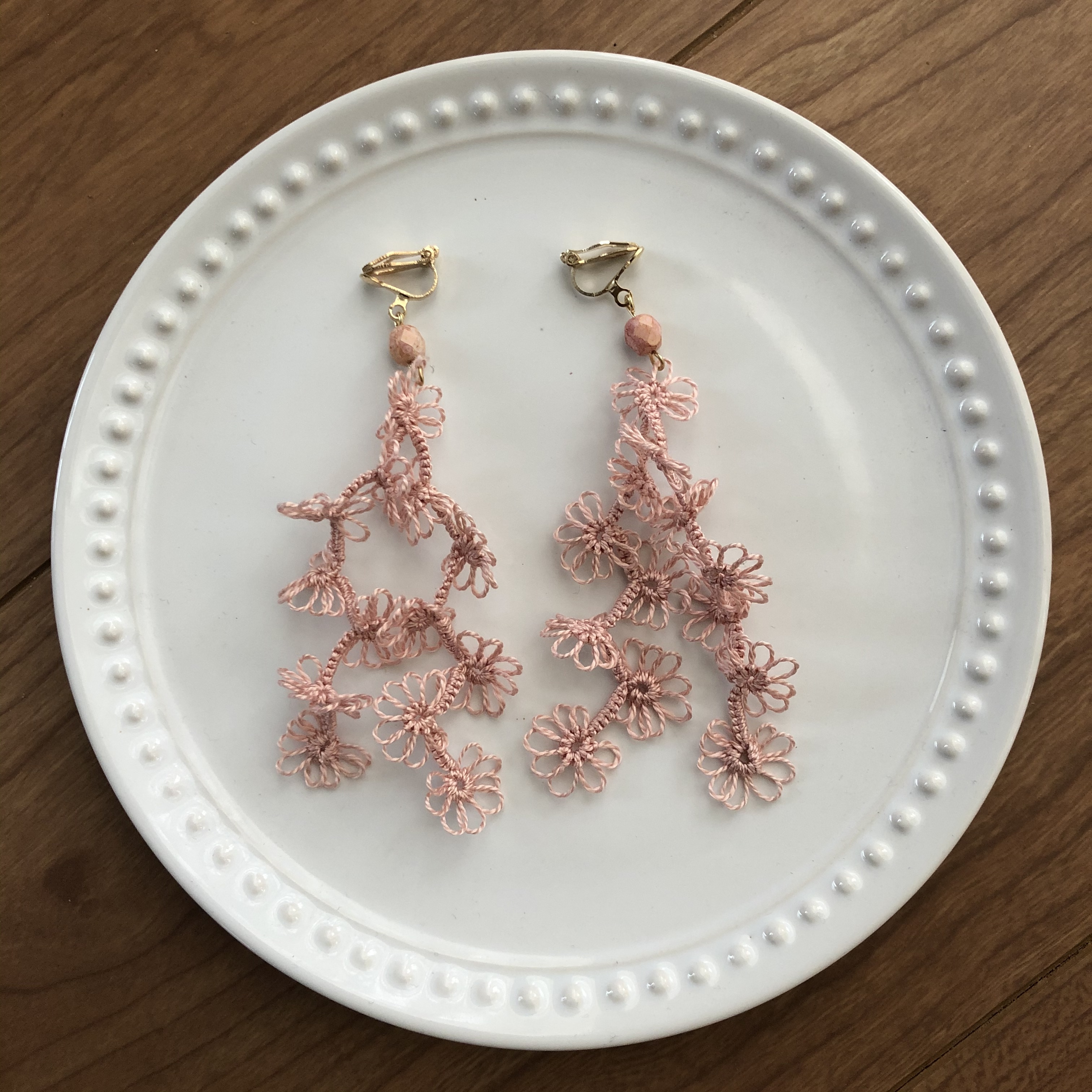 タティングレースのピンクのイヤリング ビーズ刺繍のブローチやピアス ヘアアクセサリー通販orange