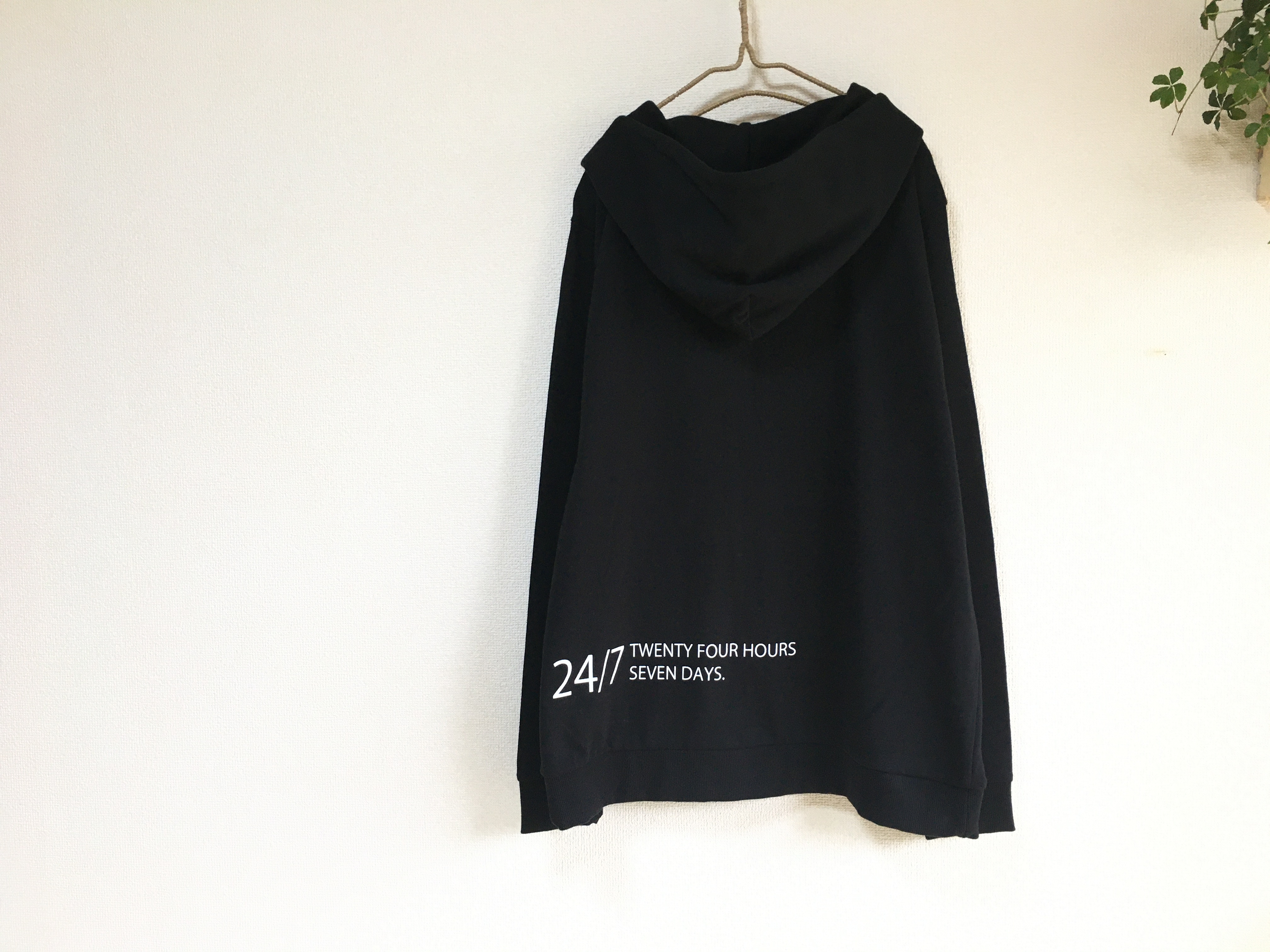 New シンプルロゴ ライトパーカー ブラック 薄手パーカー メンズサイズ ユニックス 裏パイル Tシャツ パーカー ブランド 24 7graphics