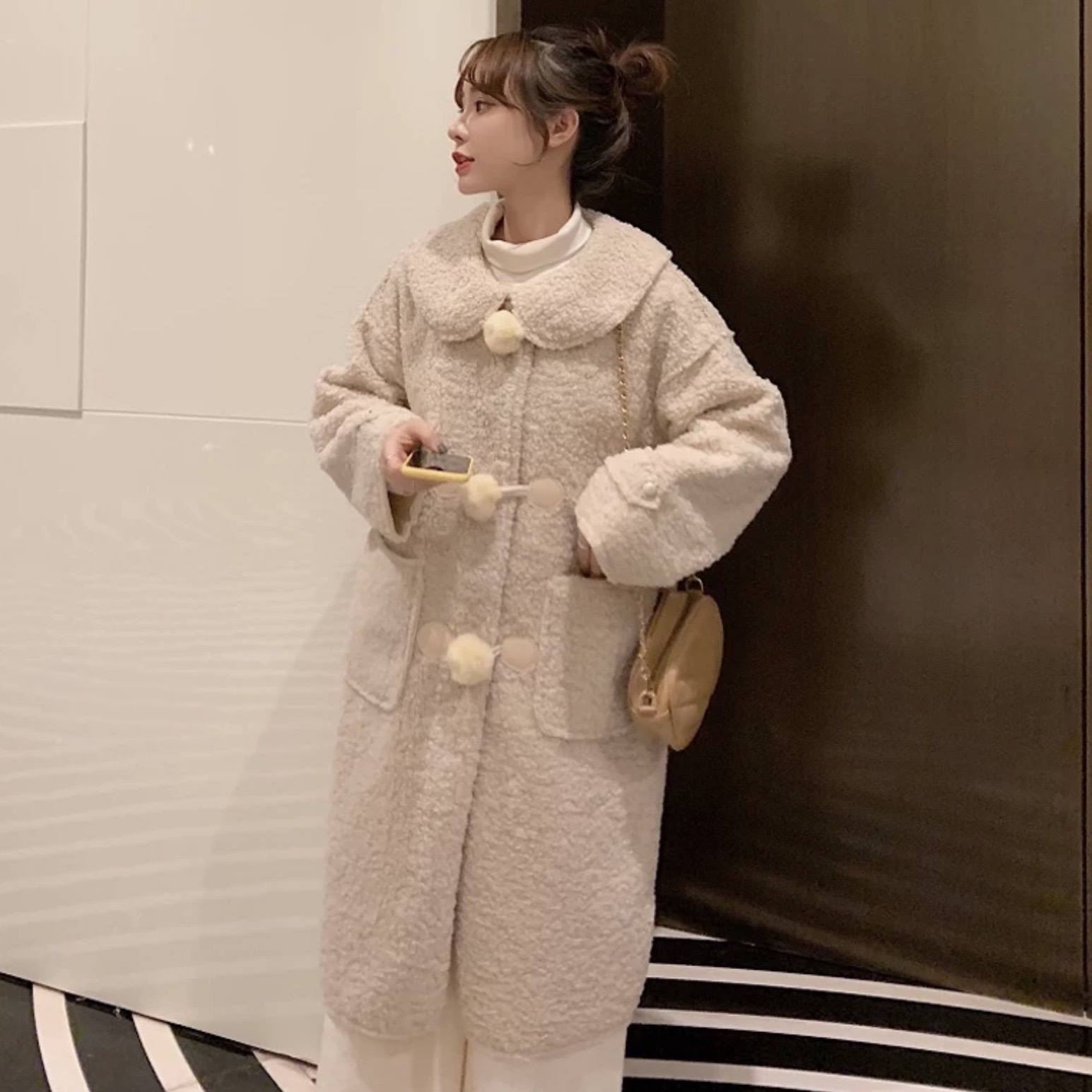 プードル ボア ダッフル コート アウター レディース 秋 冬 用 膝 ロング 丈 長袖 オルチャン ファッション 大人 の 可愛い ファー ボンボン Ou 0159 Hapi Hapi Girl ハピ ガル