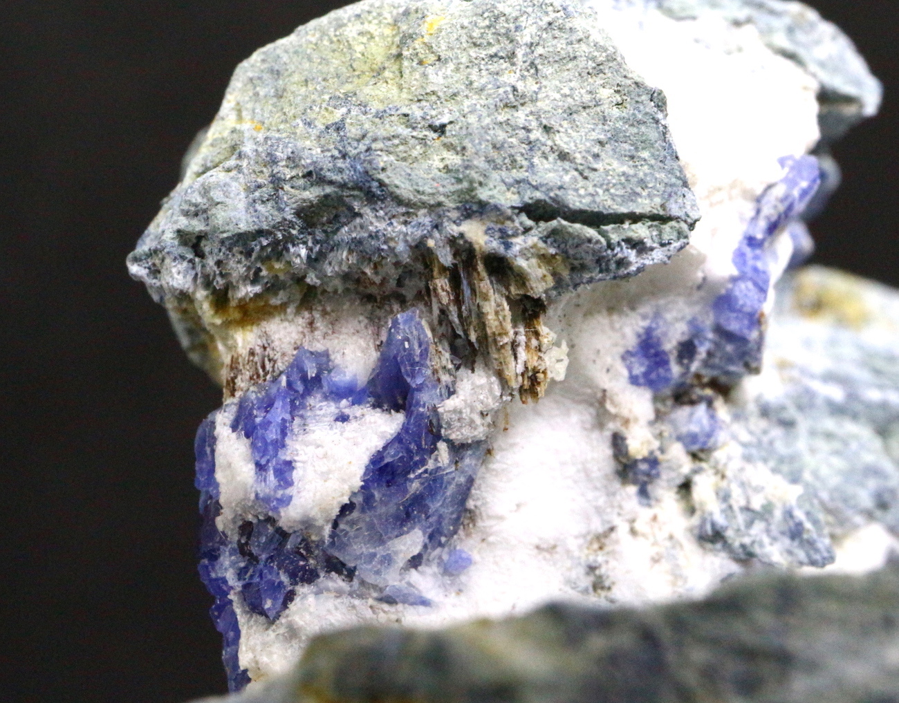 ベニトアイト 原石 ベニト石 カリフォルニア産 39,6g BN031 | American Minerals + Gemmy You