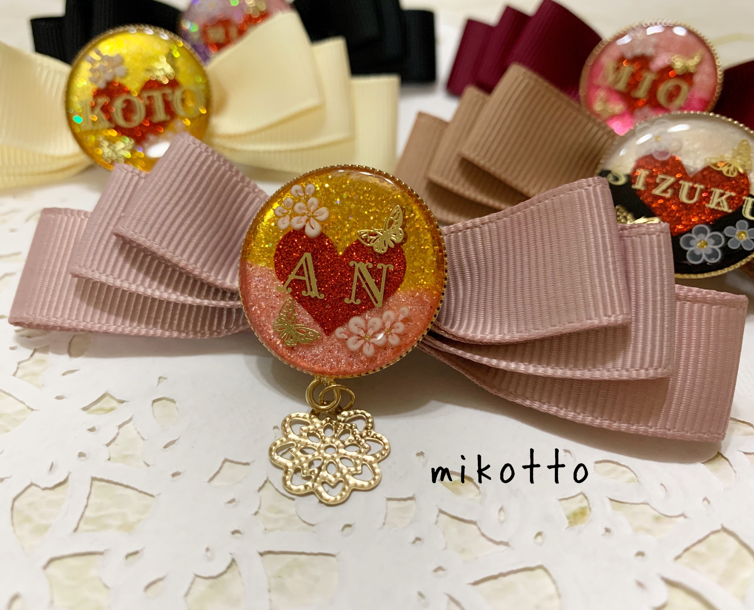 名前入りヘアクリップ イエロー ピンク Mikotto 名前入りヘアクリップ イエロー ピンク Mikotto