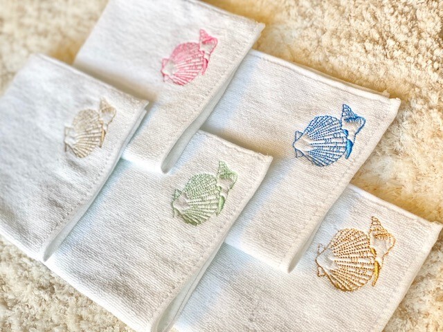 Pua Hawaiiオリジナル 選べる5色 シェル 刺繍 ハンドタオル 日本製 コットン100 ハンカチ ハンカチーフ かわいい おしゃれ 華やか 角型 薄手 Hawaii 貝 貝殻 海 ビーチ ハワイ プチギフト ギフト プレゼント 誕生日 母の日 タオルギフト 引っ越し 挨拶 粗品 Puahawaii Pua Hawaiiオリジナル 選べる5色 シェル 刺繍 ハンドタオル 日本製 コットン100 ハンカチ ハンカチーフ かわいい おしゃれ 華やか 角型 薄手 Hawaii 貝 貝殻 海 ビーチ ハワイ プチギフト ギフト プレゼント 誕生日 母の日 タオルギフト 引っ越し 挨拶 粗品 Puahawaii