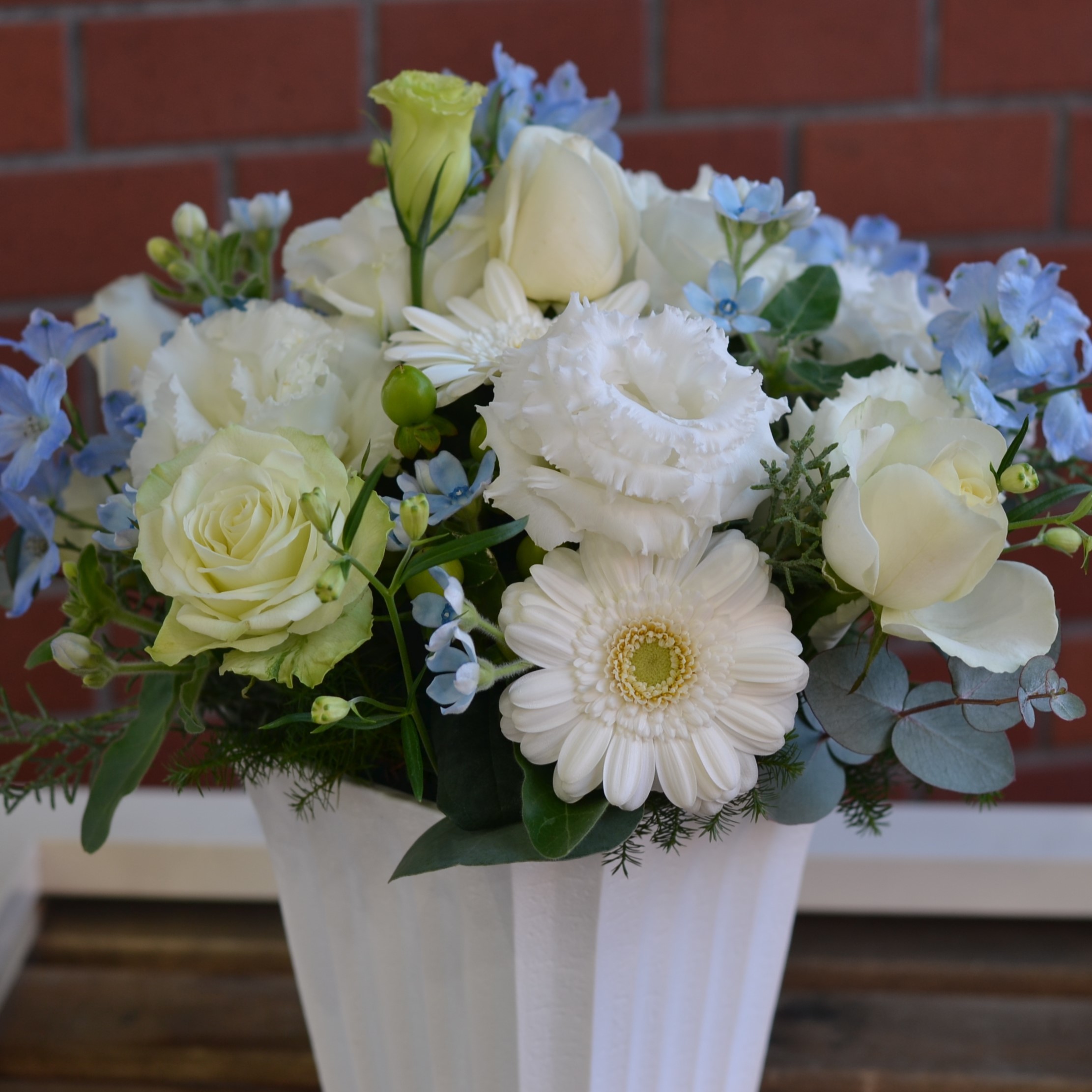 送料無料 ブルースター 花言葉 信じ合う心 ピュアブルー アレンジメント Ohana Site 商品 5000以上配送料off