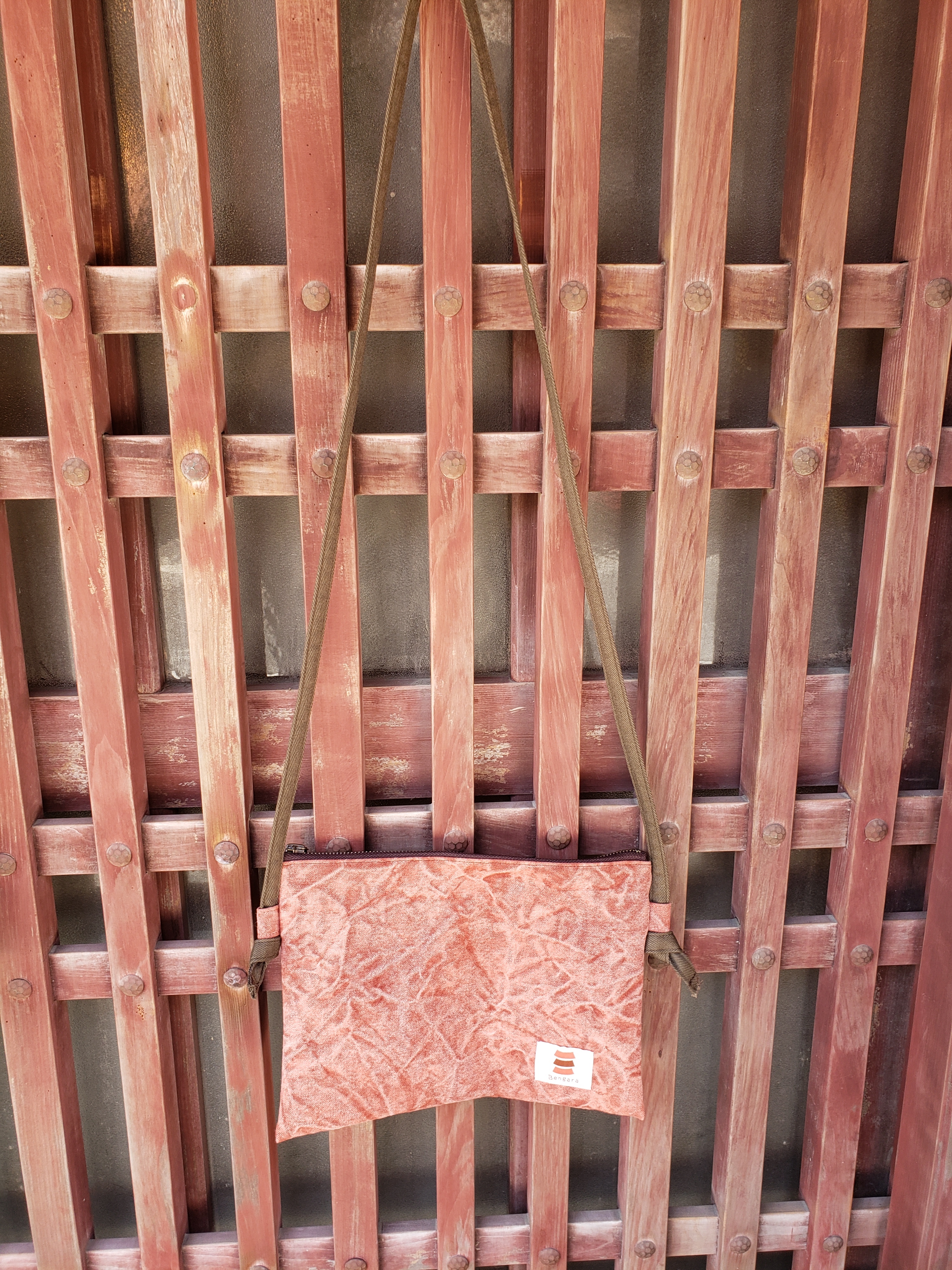 ベンガラ染めサコッシュ