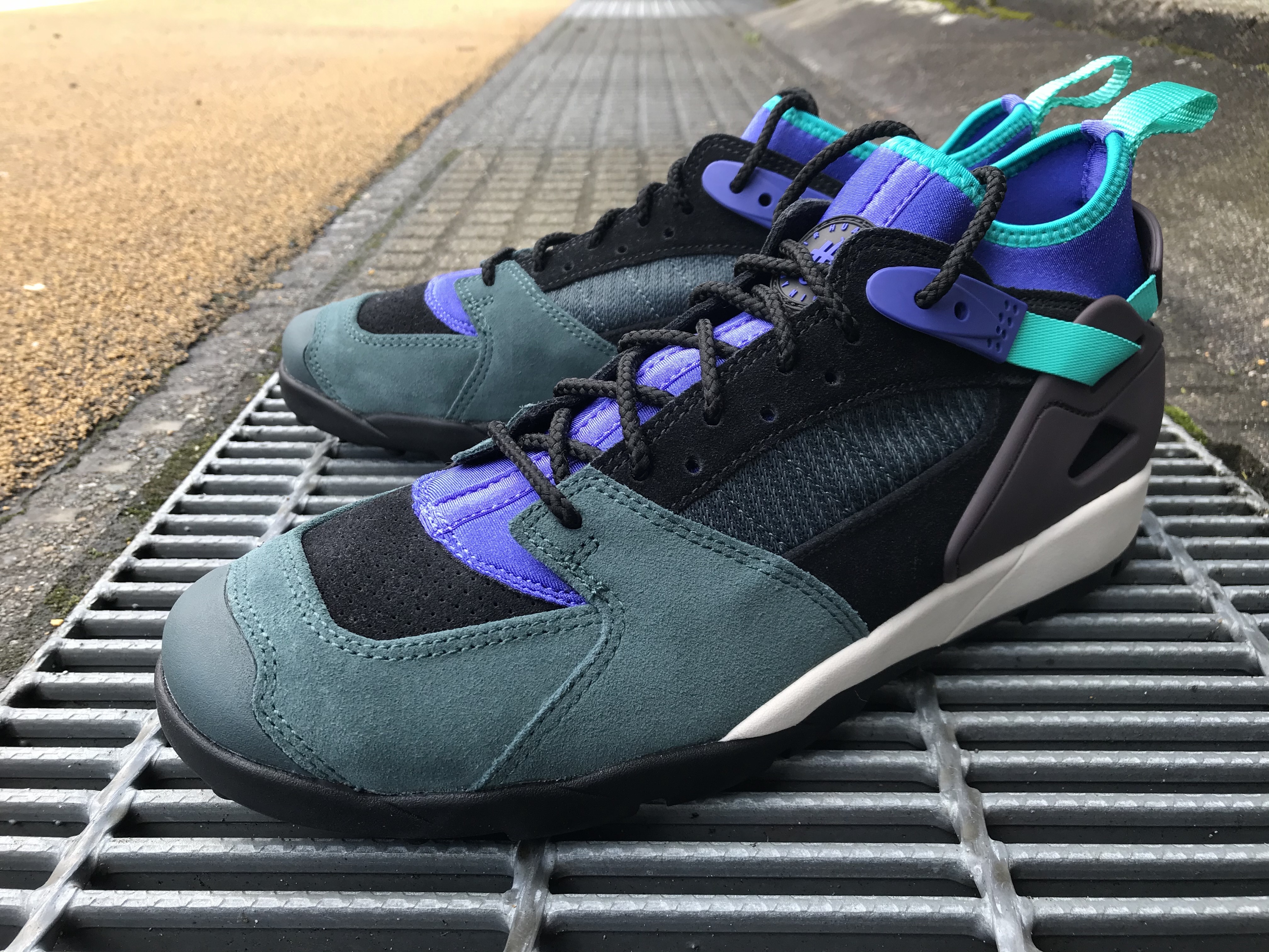 air revaderchi black