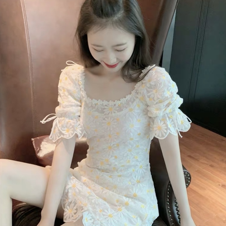 フラワーパフスリーブワンピ653 Mesty フラワーパフスリーブワンピ653 Mesty