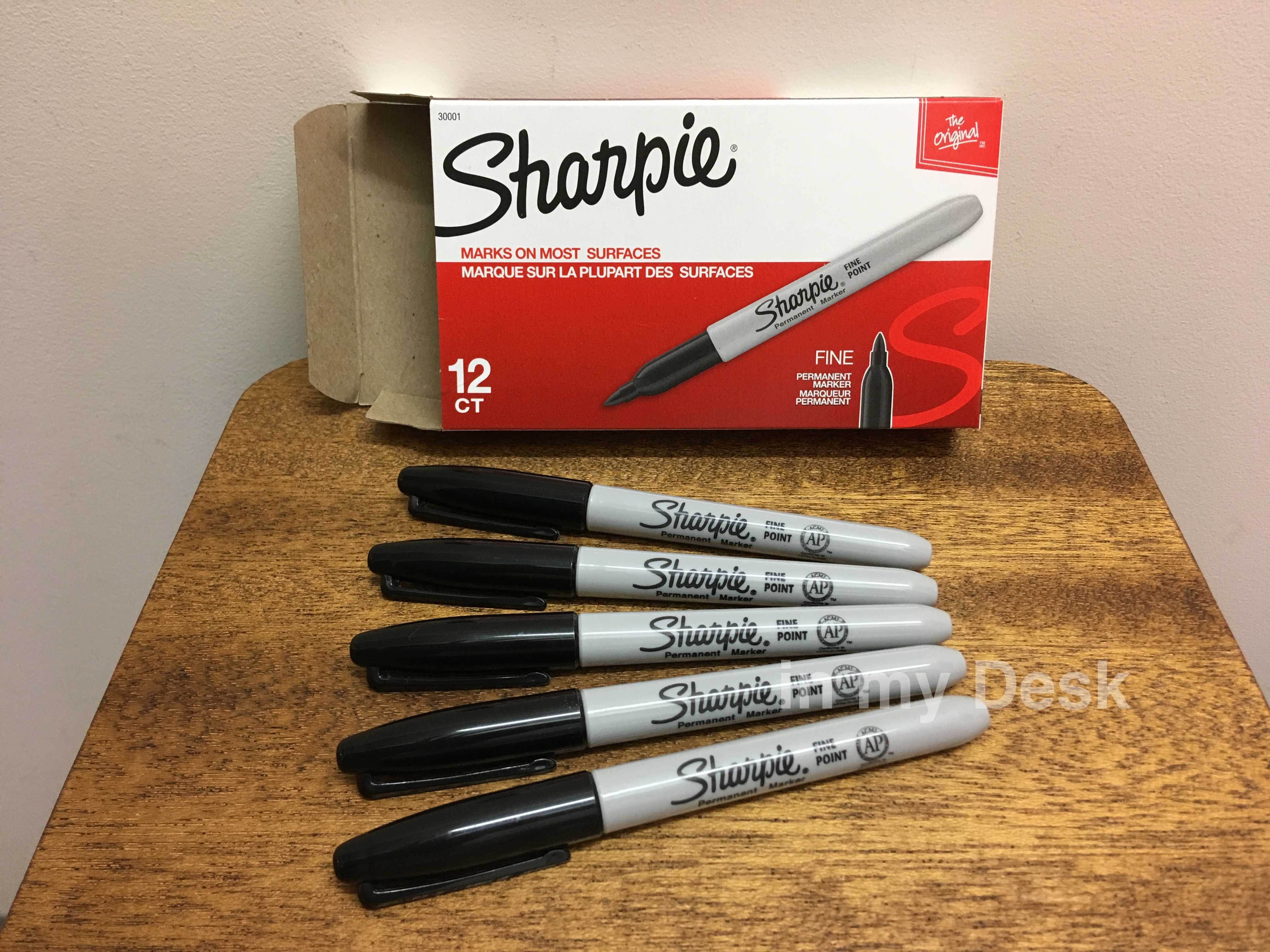 アメリカ直輸入 ５本セット シャーピー 油性サインペン Sharpie Fine Point Marker In My Desk