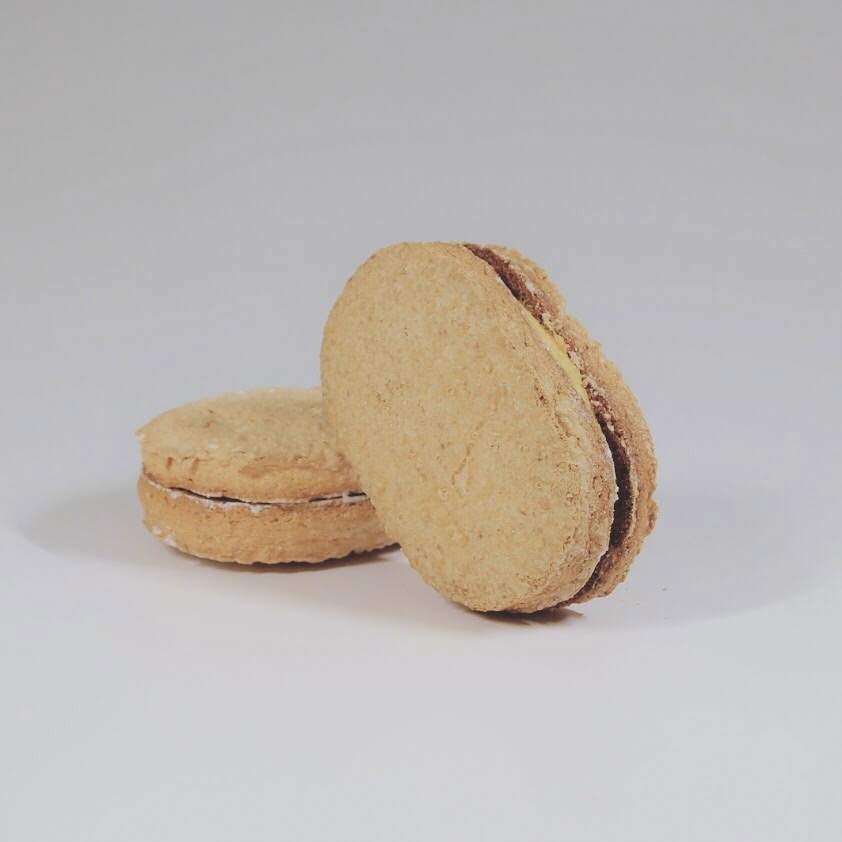 ココナッツとイチゴのダックワーズ La Creme Au Beurre