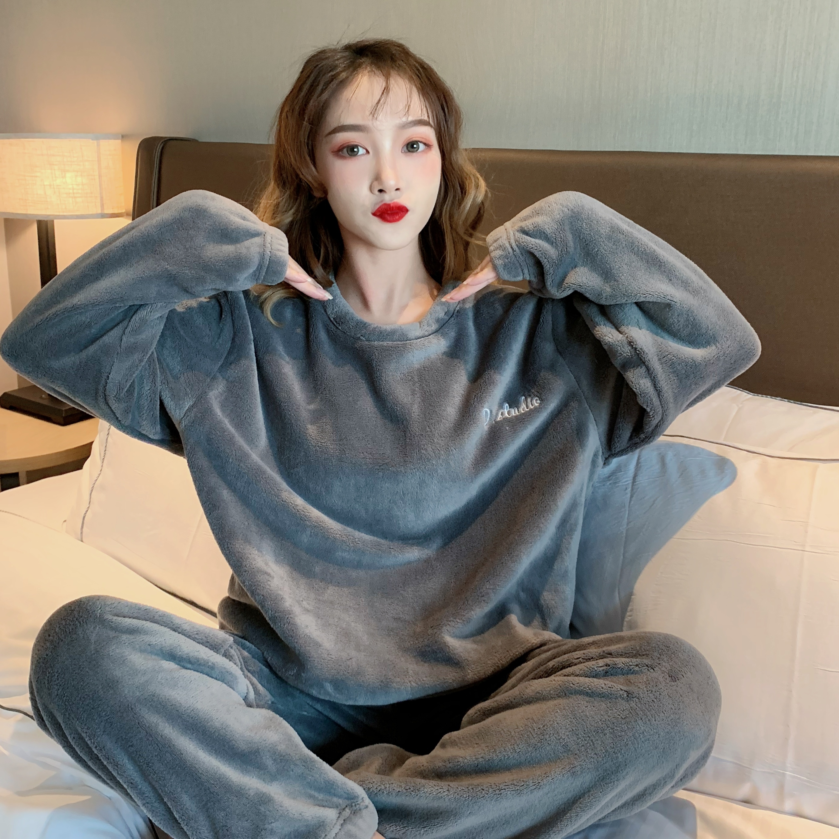 送料無料 ルームウェア レディース もこもこ 上下セット 秋冬 シンプル カジュアル パジャマ 寝巻き 部屋着 ホームウェア フリース モコモコ 大人 きれいめ 暖かい セットアップ 2点セット パンツ ゆったり 楽ちん ピンク グレー 白 青 茶色 防寒 暖かい お揃い コーデ