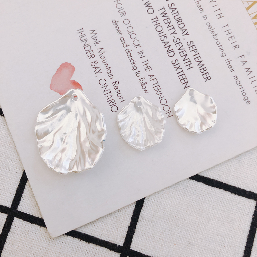 デコパーツ 貝殻デザイン 花びら 海 マリン ピアスパーツ アクリル チャーム アクセサリーパーツ クラフト かわいい雑貨 Honeybee