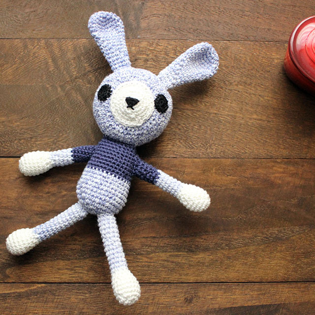うさぎの編みぐるみ ブルー 赤ちゃんのおもちゃ わんこのおもちゃ Ruritsugumi