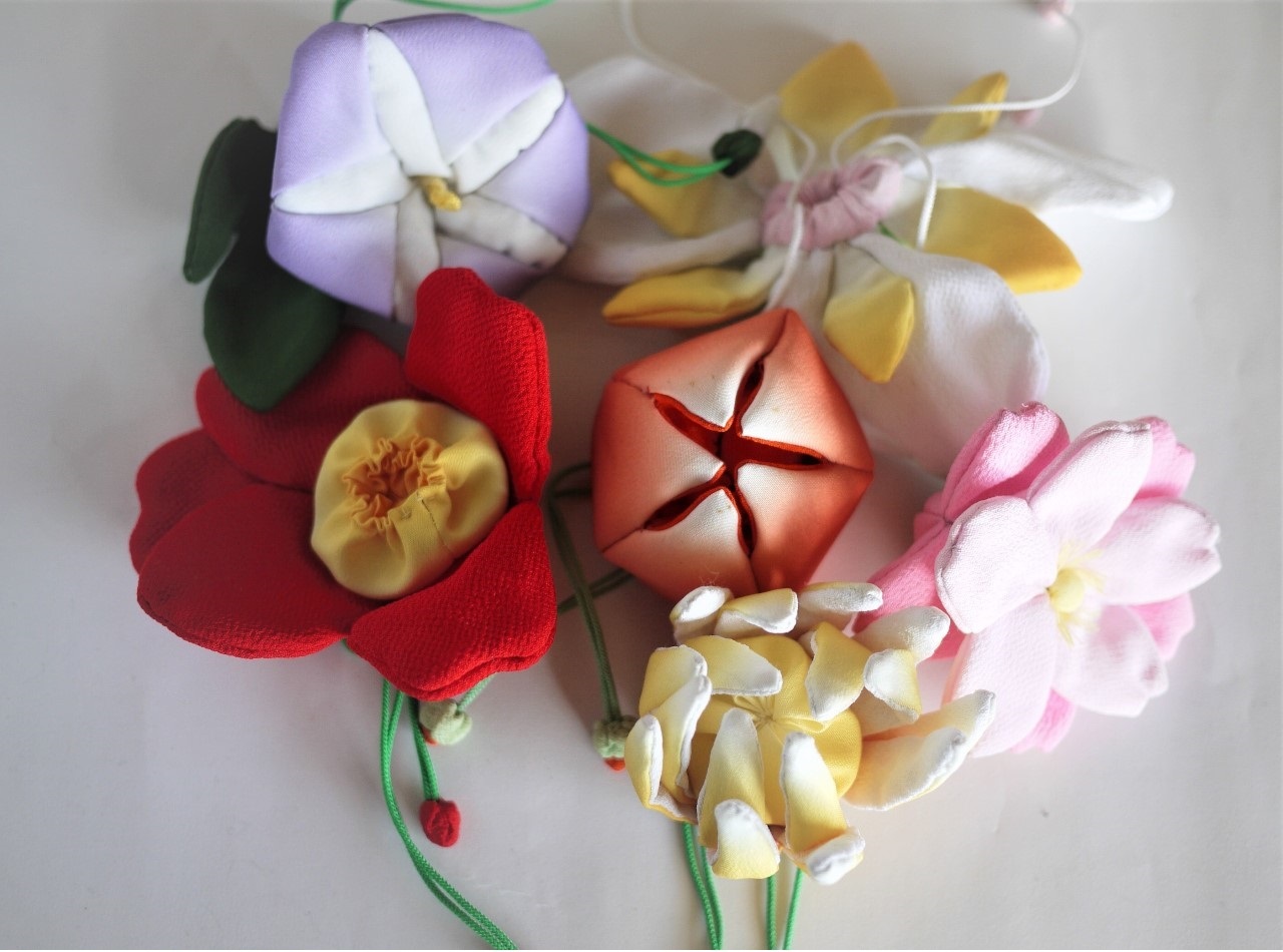 縮緬 花の匂い袋 香袋 和の細工物 こりすのパン屋 縮緬 花の匂い袋 香袋 和の細工物 こりすのパン屋