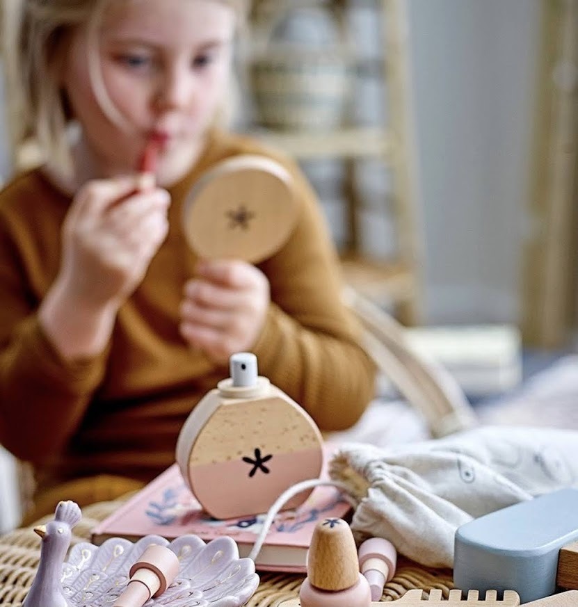 Bloomingville ブルーミングヴィル Bloomingvillemini メイクセット ごっこ遊び おままごと 木のおもちゃ 日本未入荷 北欧雑貨 北欧おもちゃ 輸入おもちゃ 子供部屋インテリア ギフト 誕生日プレゼント 女の子のプレゼント Mimi Style Bloomingville ブルーミングヴィル Bloomingvillemini メイクセット ごっこ遊び おままごと 木のおもちゃ 日本未入荷 北欧雑貨 北欧おもちゃ 輸入おもちゃ 子供部屋インテリア ギフト 誕生日プレゼント 女の子のプレゼント Mimi Style