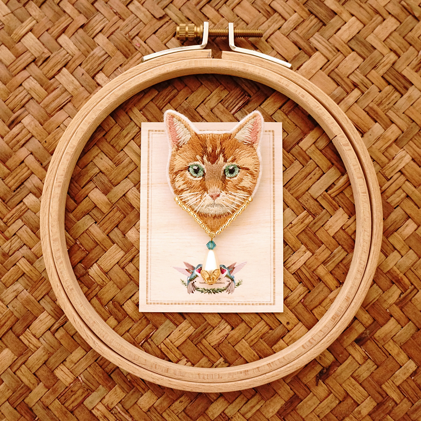 茶トラ猫の手刺繍ブローチ Psyche Handmade Embroidery 茶トラ猫の手刺繍ブローチ Psyche Handmade Embroidery