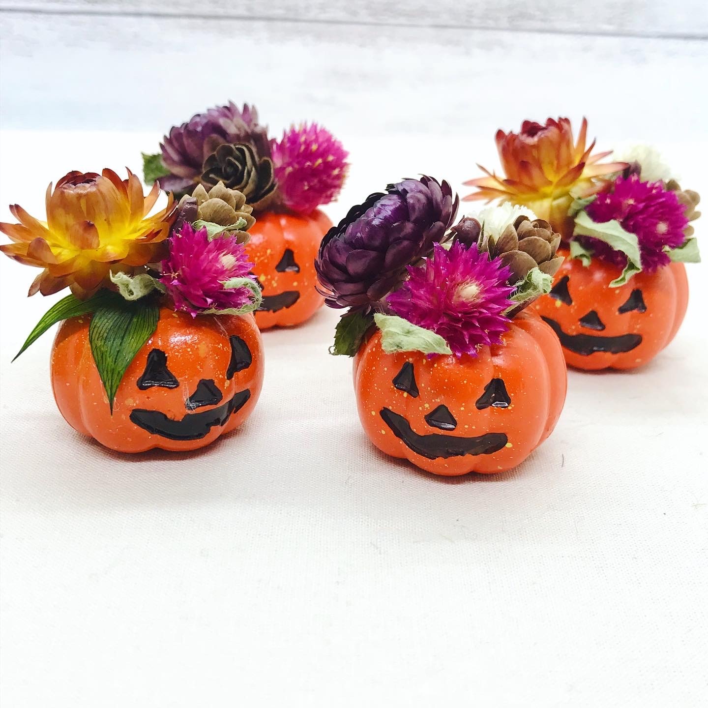 ハロウィンのインテリアに お花がかわいいミニカボチャのオブジェ Mikuy Flower ハロウィンのインテリアに お花がかわいいミニカボチャのオブジェ Mikuy Flower