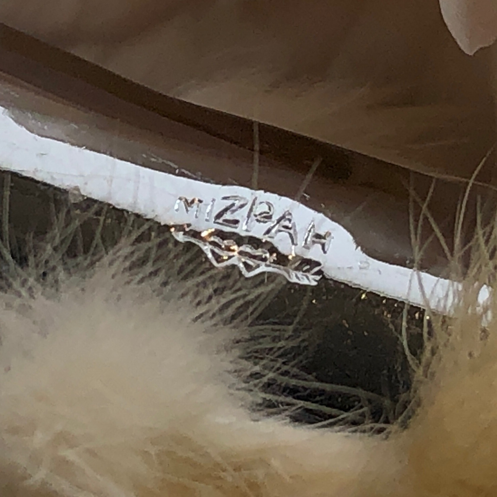 兎の足のお守りブローチ メルキュール骨董店