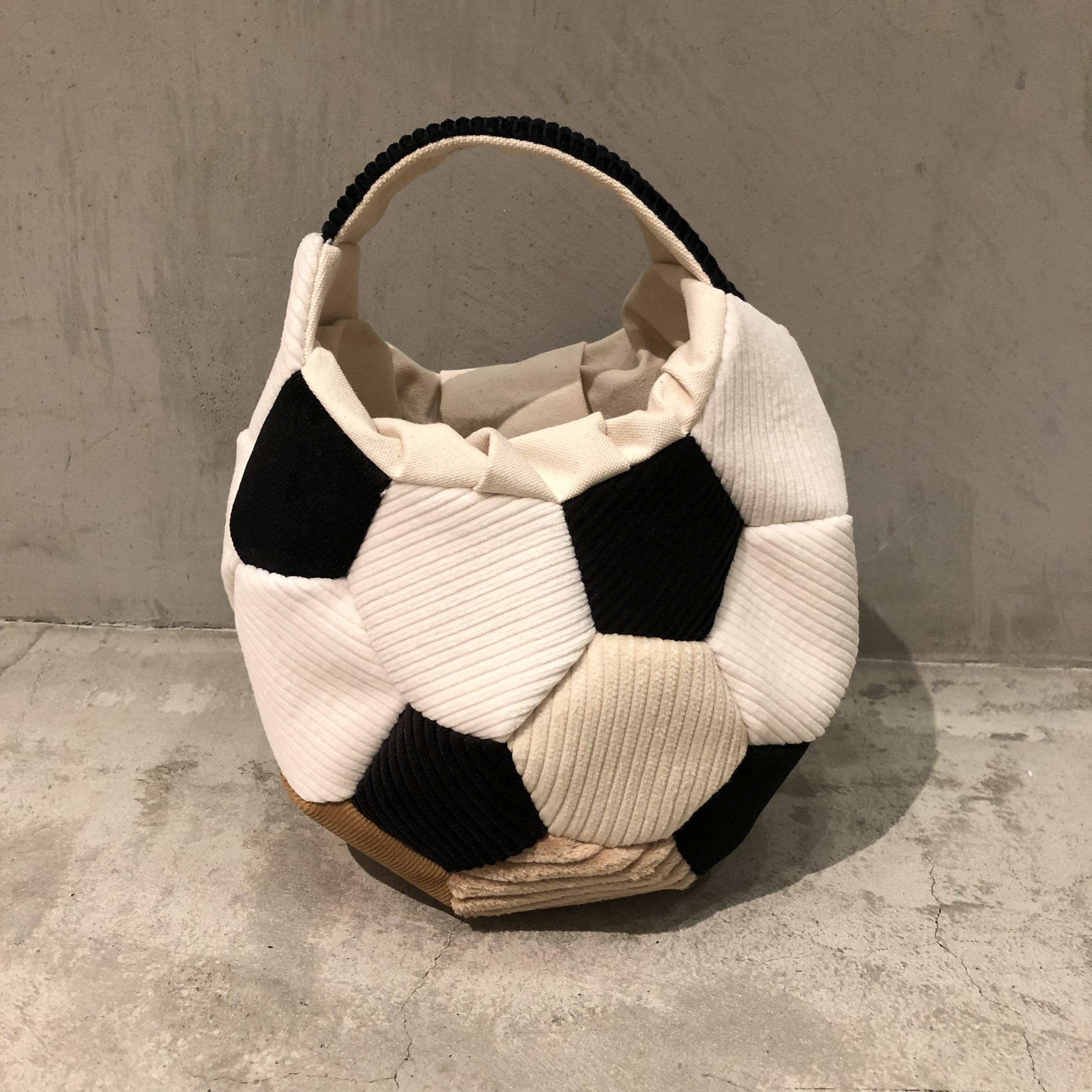 Ore サッカーボールバッグ 白黒コーデュロイs 気分でさがす Cafe Books Bibliotheque Online Store Ore サッカーボールバッグ 白黒コーデュロイs 気分でさがす Cafe Books Bibliotheque Online Store