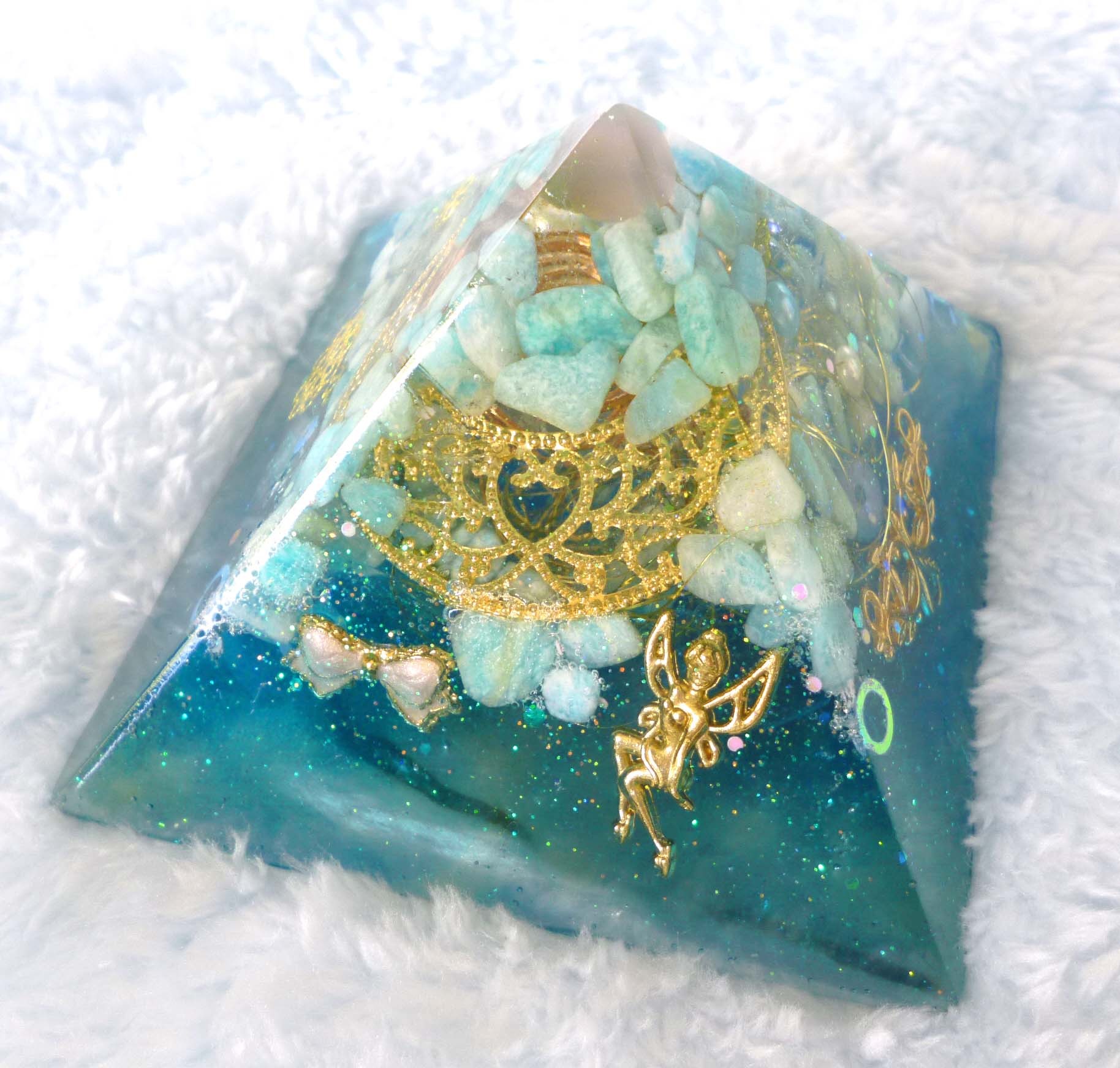 エメラルドの妖精 ピラミッド型オルゴナイト 夢川美術館