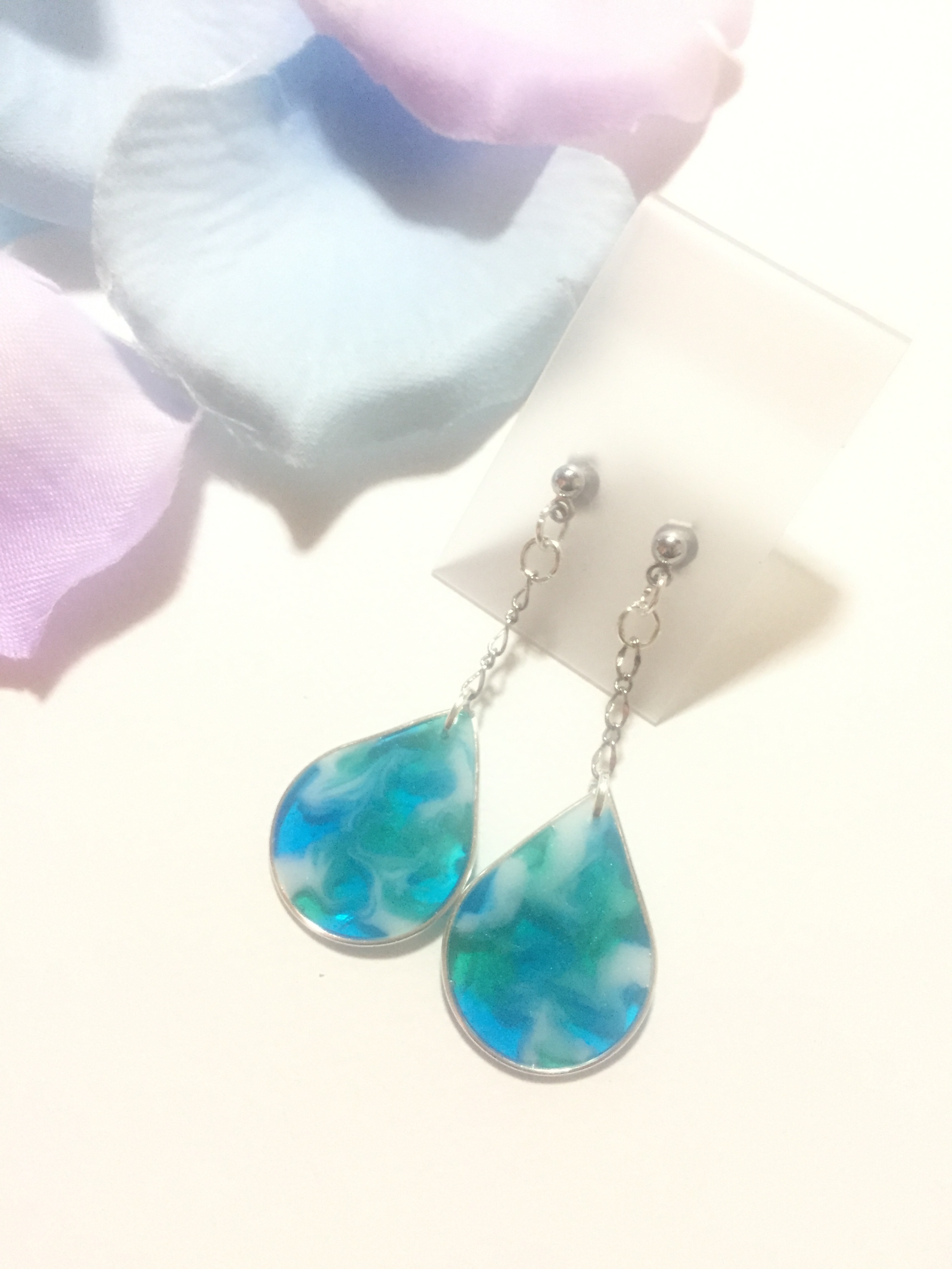 涼しげなマーブル模様レジンピアス ドロップブルー Handmade Shop Sakamoto