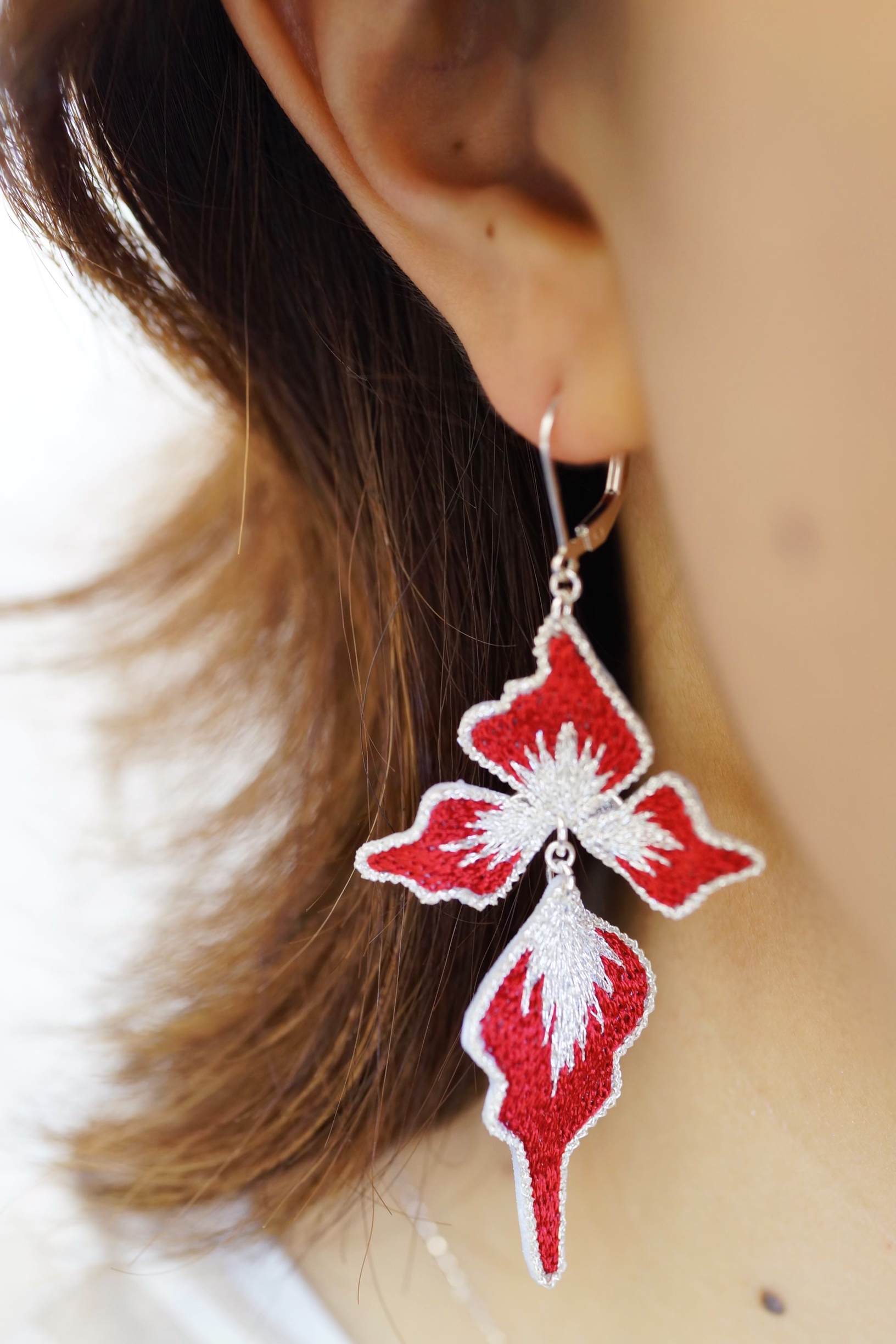 【刺繍ジュエリー】 petals red✴︎ ▽注文時に、ピアス/イヤリングお選びいただけます。