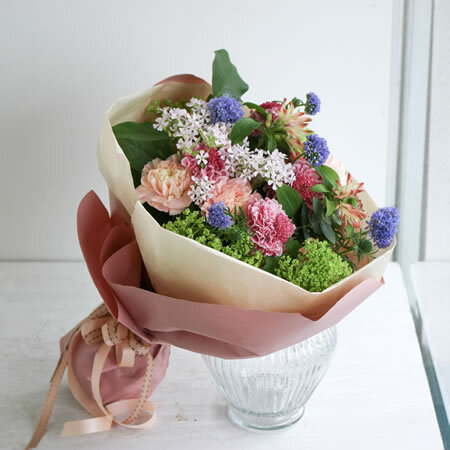 【手渡し専用】プロにお任せお祝い用花束　１１０００円