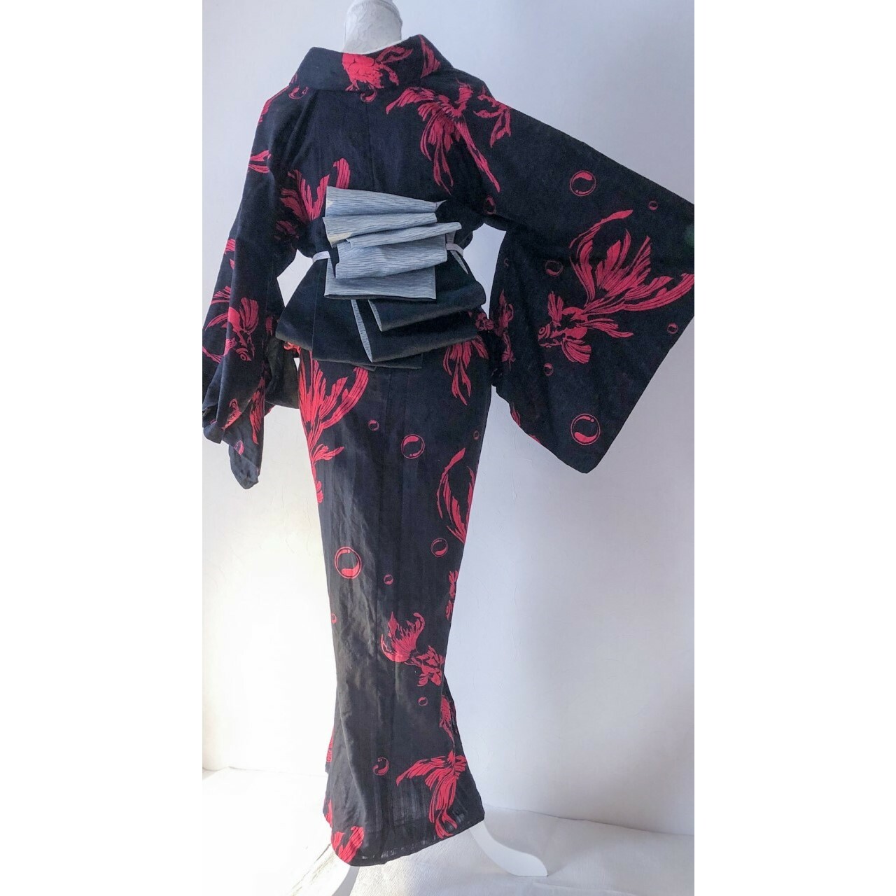 Iroca プレタブランド浴衣 変わり織 金魚 黒 ピンクレッド 丈166裄69 トールサイズのためのリサイクル着物セレクトショップ キモノdna Love