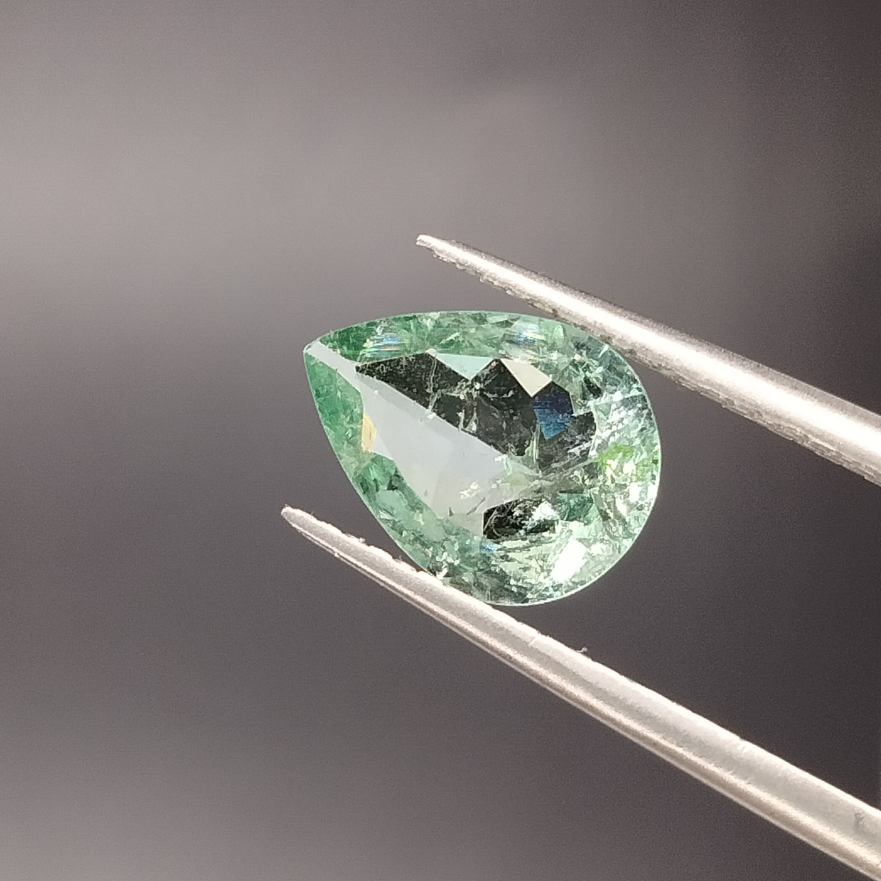 ミントカラーがキュートなトルマリン【1.27ct/9.3×6.9】