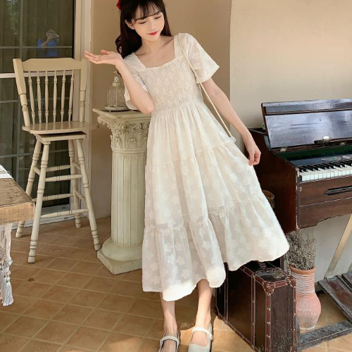 送料無料 ひざ丈ワンピース 透け感 花柄 フェミニン ガーリー 女の子らしい 半袖 春夏 春コーデ 夏コーデ 爽やか デートコーデ モテコーデ フレア感 透け感 脚長効果 着やせ効果 フレア感 ゆるふわお呼ばれコーデ きれいめ オシャレ Eine Katze