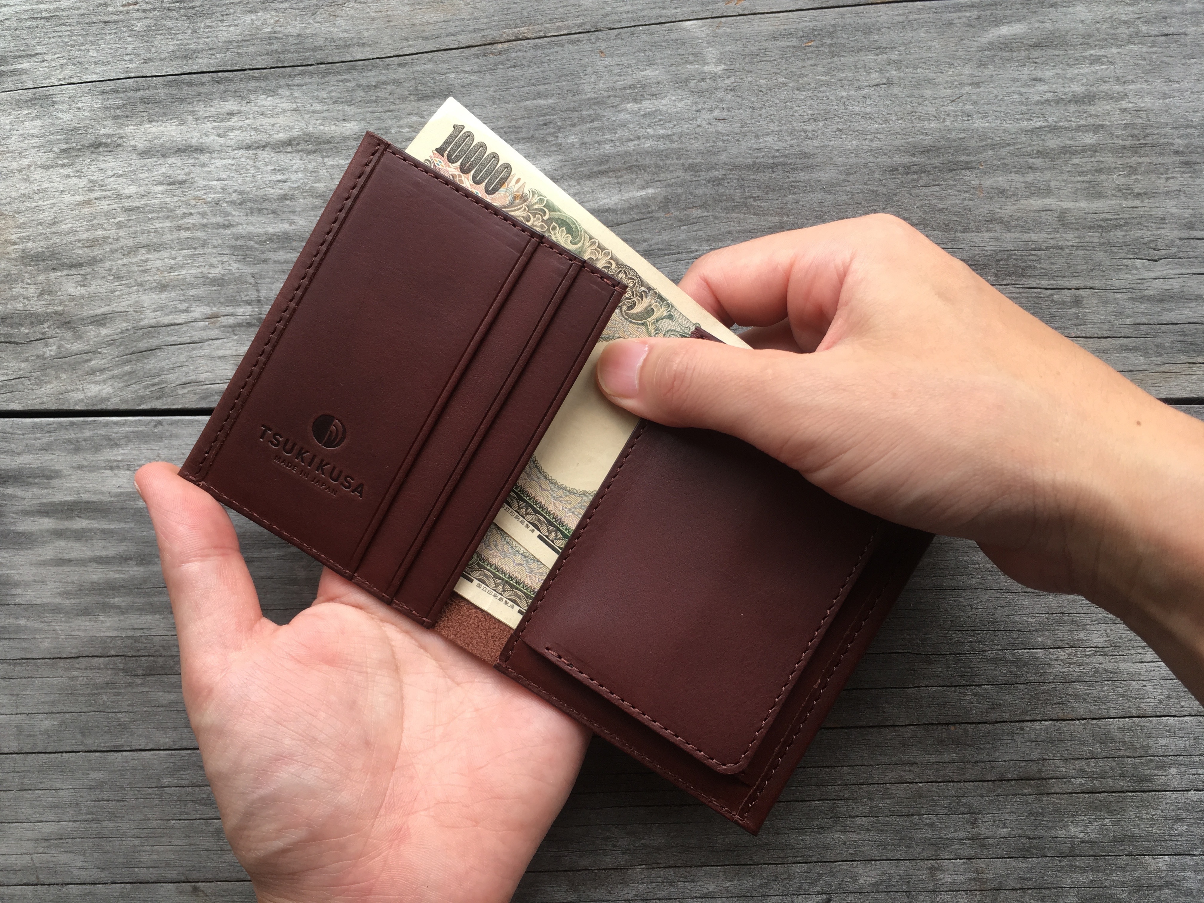 コンパクト二つ折り財布（小銭入れなし） | TSUKIKUSA