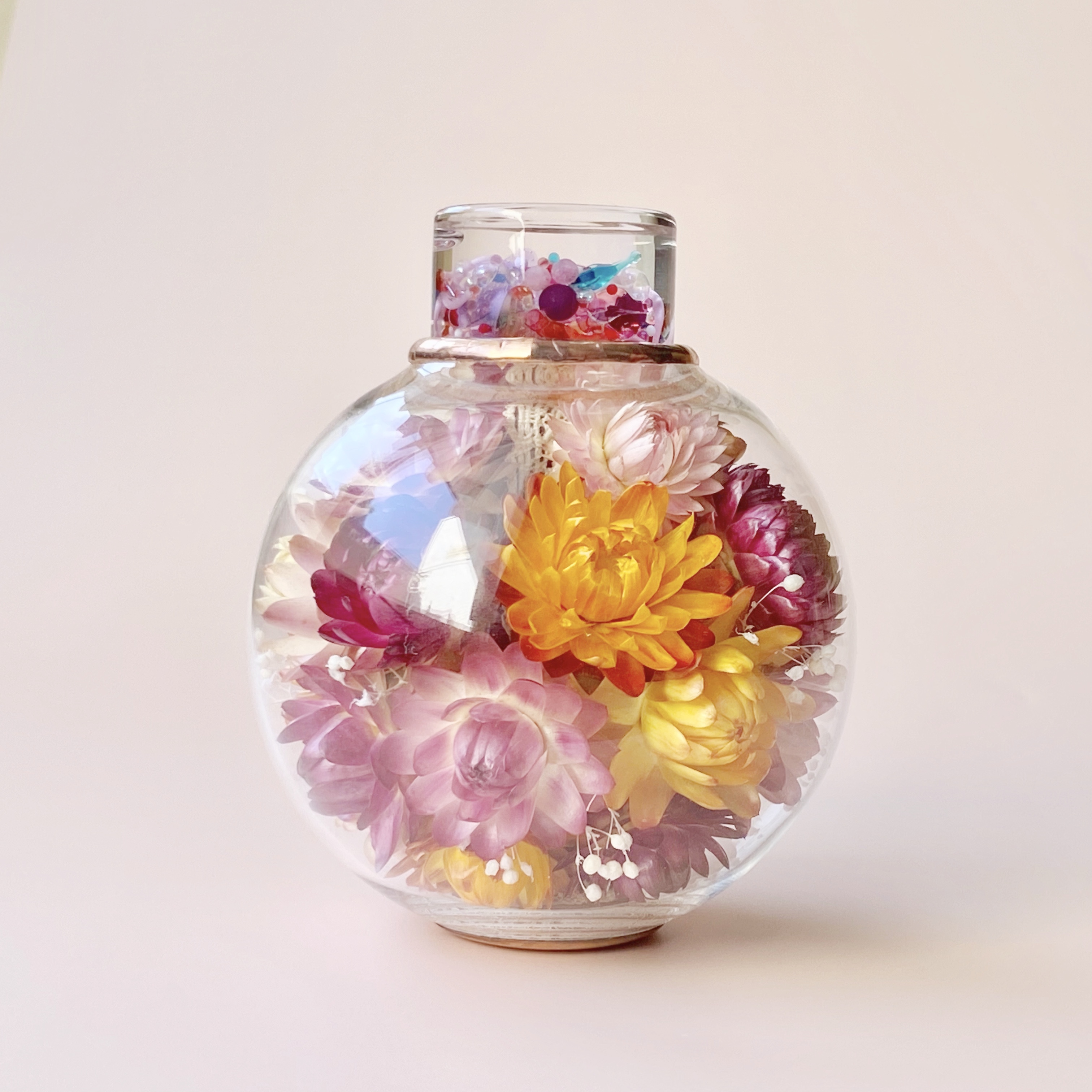 ガラスポッドの万華鏡 フラワーポッド ドライフラワーヘリクリサム Red Glassnique ガラスポッドの万華鏡 フラワーポッド ドライフラワーヘリクリサム Red Glassnique
