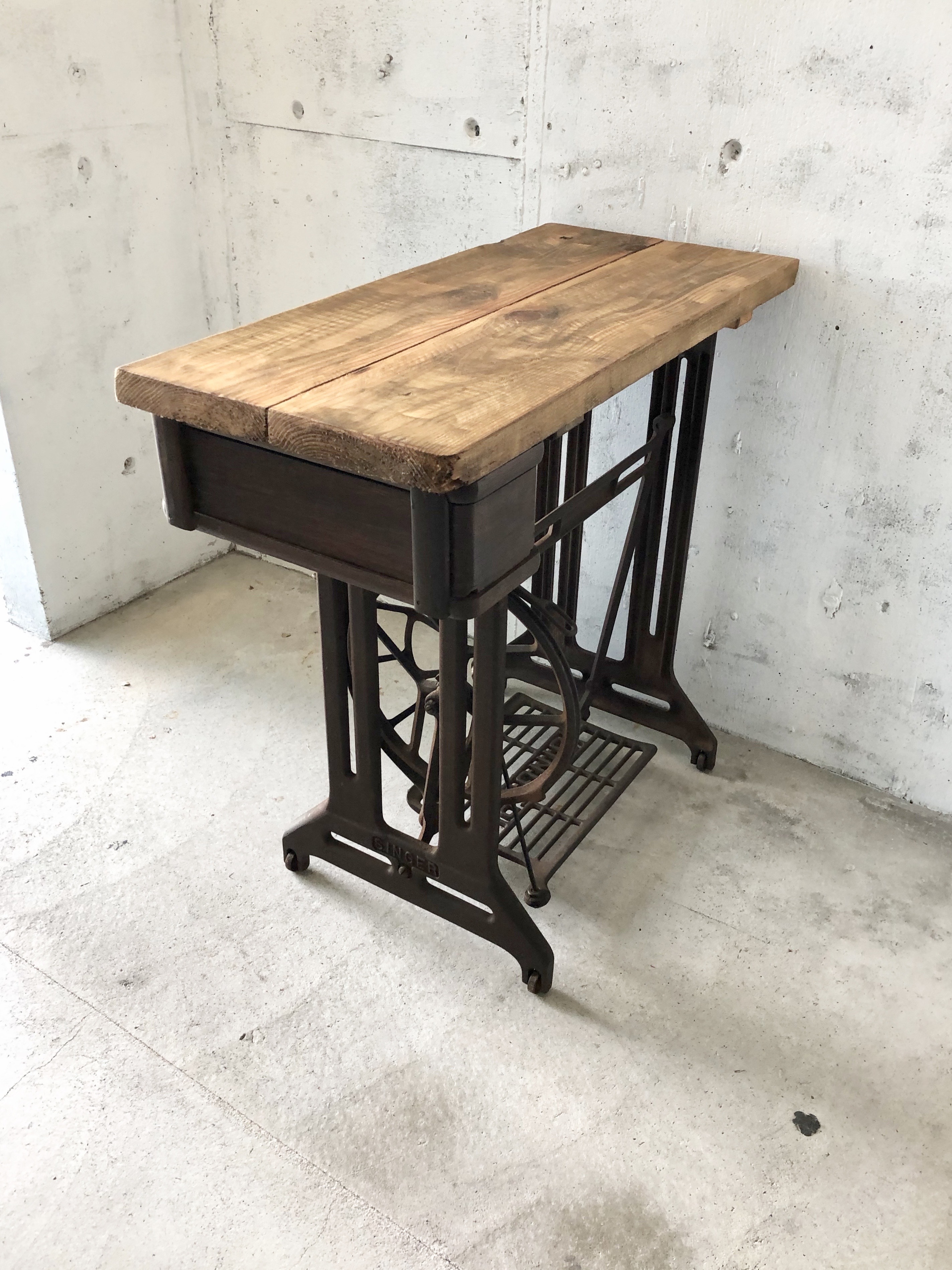 古材×SINGERミシン脚のテーブル[古家具] giraffes craft