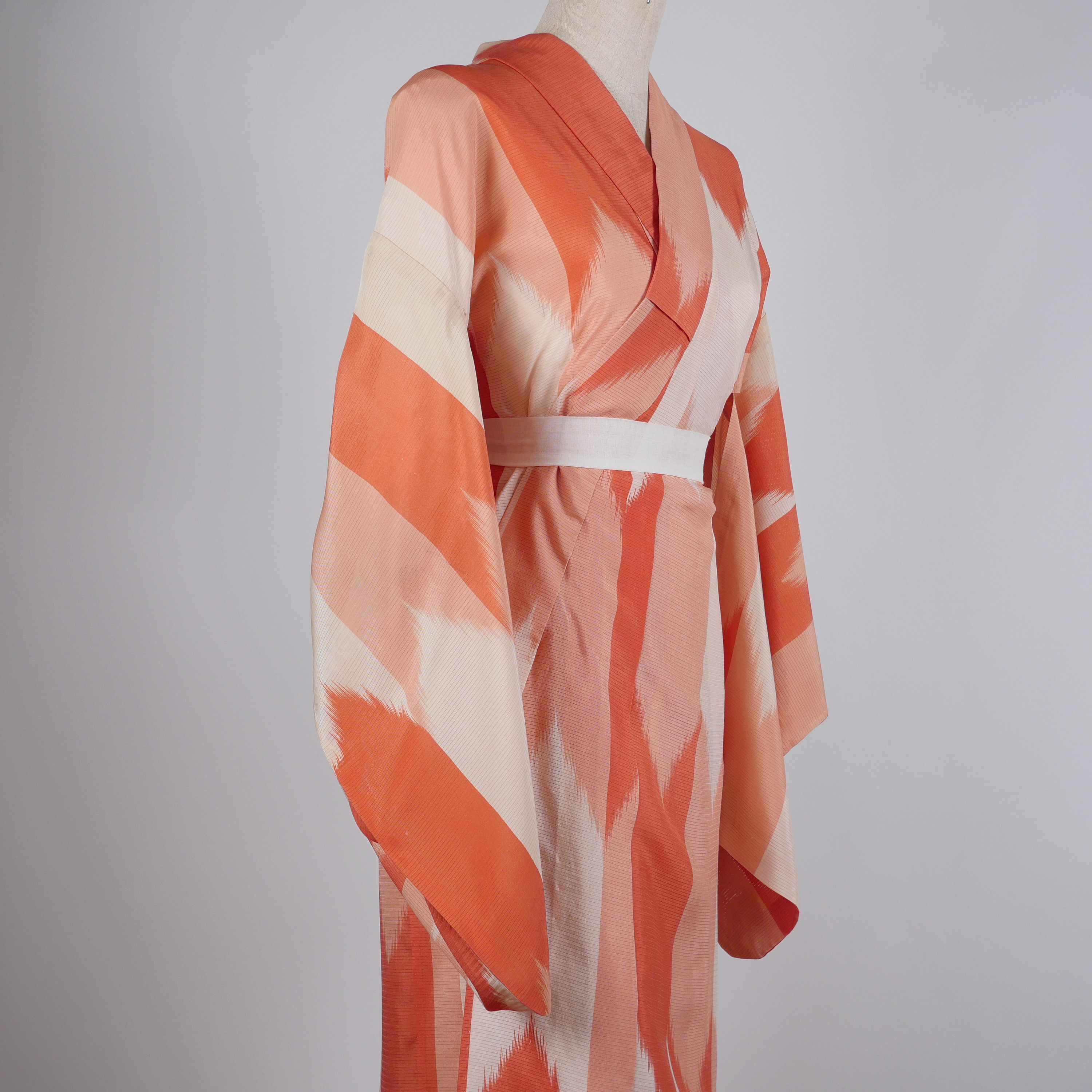 正絹 矢羽根柄 絽 長襦袢 Vintage Salmon Pink Orange Ro Gauze Silk Nagajuban With A Large Yabane Design Tokyo Wonder Store