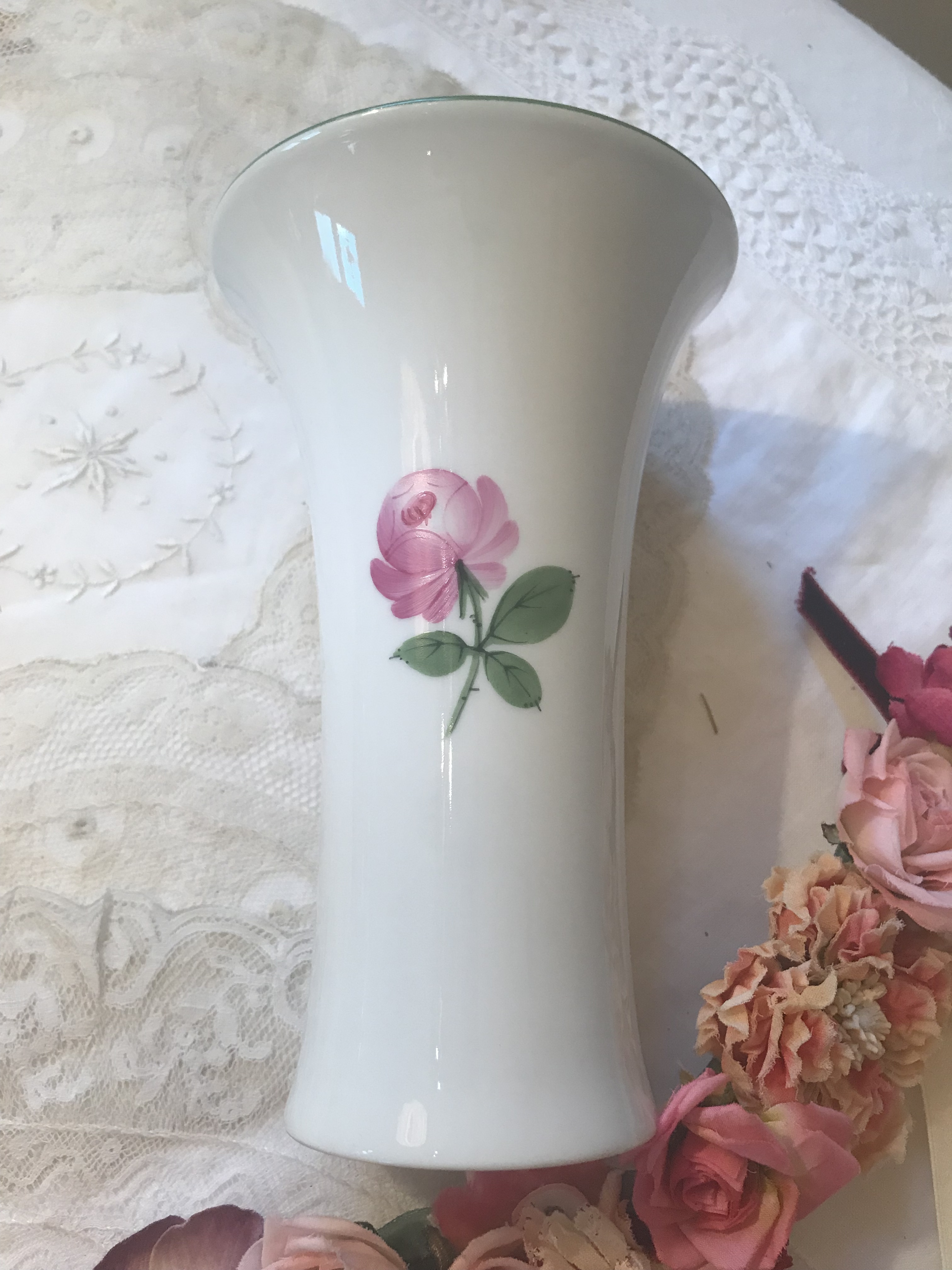 ウィーン アウガルテンの手描きの薔薇一輪挿し 株式会社antiquerose 山岡 ウィーン アウガルテンの手描きの薔薇一輪挿し 株式会社antiquerose 山岡