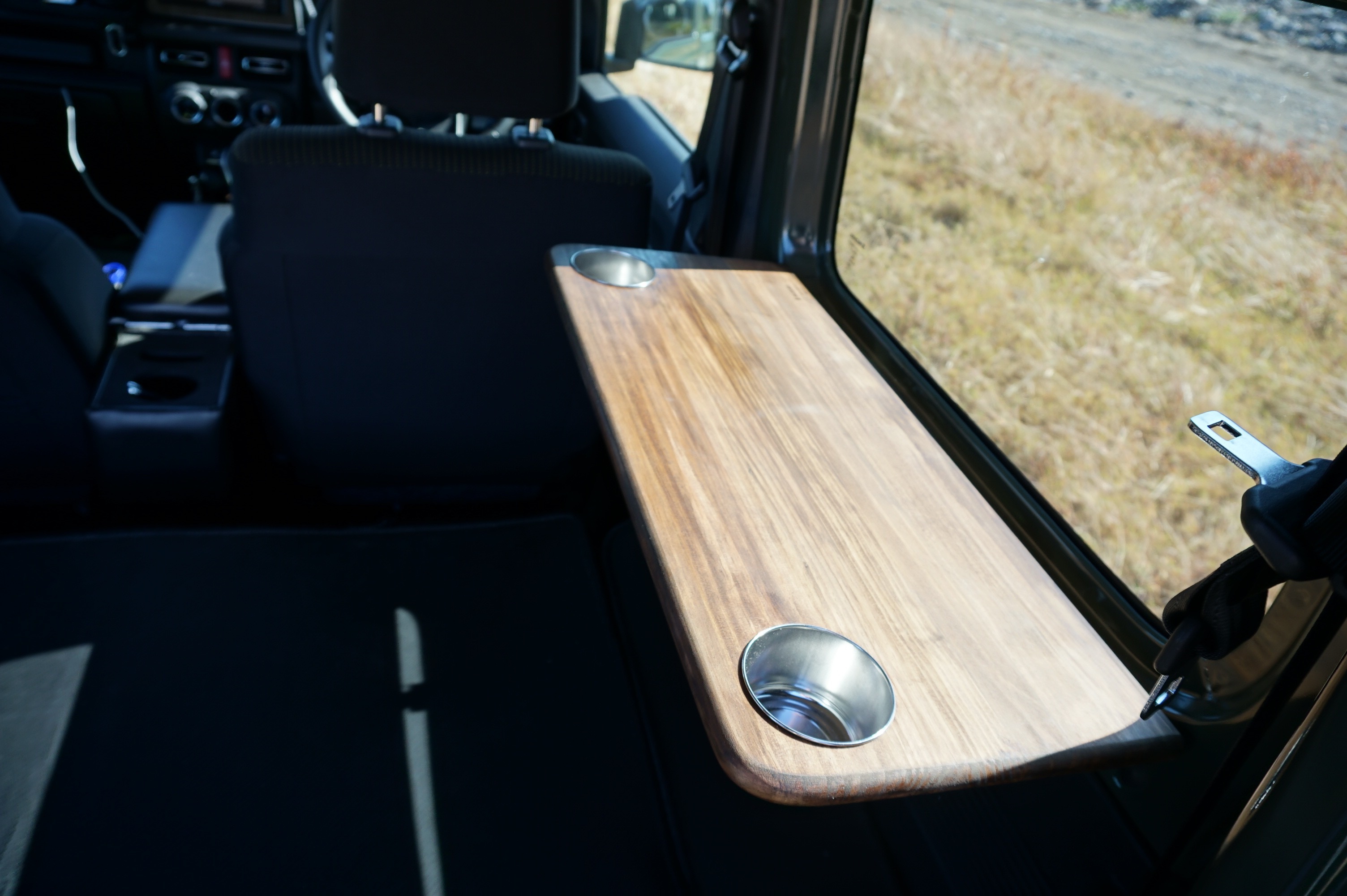 新型ジムニー Jb64 Jb74 専用 ドリンクホルダー付き折り畳み式サイドテーブル ワイドサイズ 柿渋塗布済み F Style 新型ジムニー Jb64 Jb74 専用 ドリンクホルダー付き折り畳み式サイドテーブル ワイドサイズ 柿渋塗布済み F Style