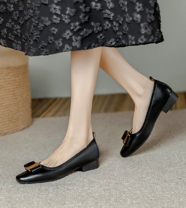 パンプス ローヒール レディース スクエアトゥ レディースパンプス ビジネスシューズ 通勤パンプス 2.5cmヒール きれいめ 大人 おしゃれ エレガント 存在感 春 夏 秋 冬 オフィス 通勤