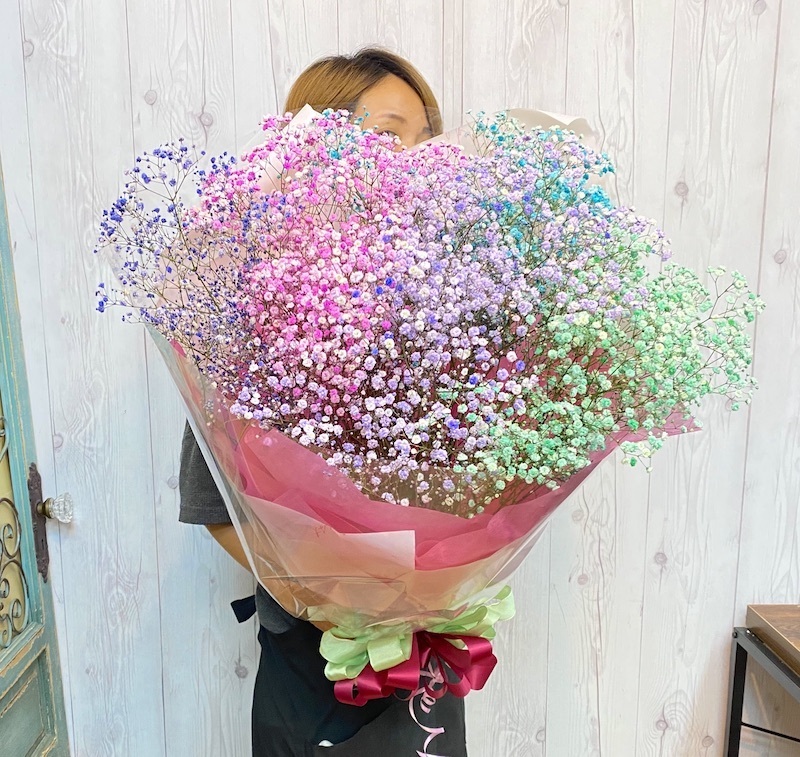 かすみ草のカラフル花束