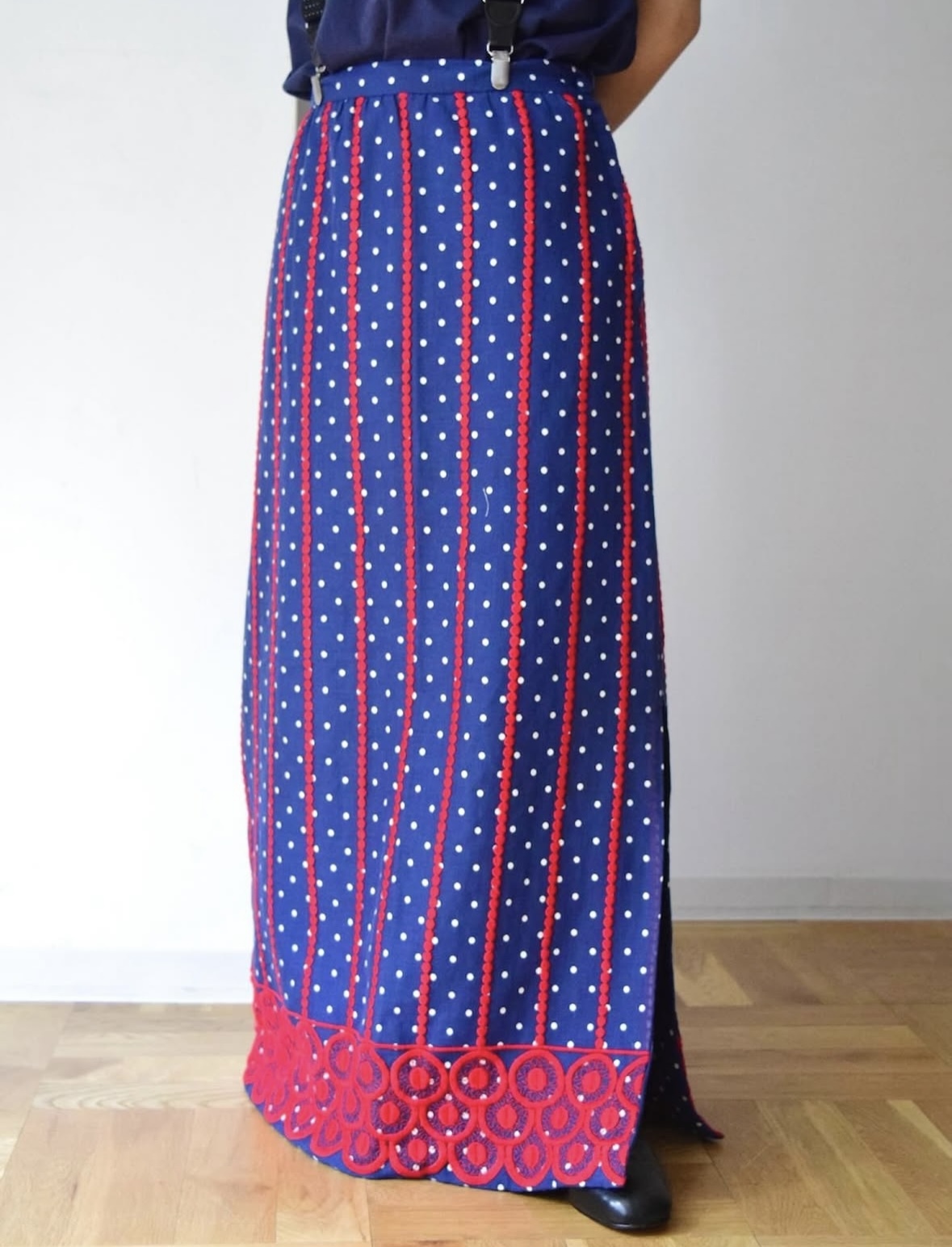 Dot pattern long skirt