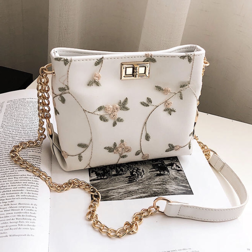 刺繍花柄 バッグ 斜めがけショルダーバッグ かわいい 肩掛けバッグ レディースバッグ 春夏バッグ サブバッグ Bg 0070 Hapi Hapi Girl ハピ ガル