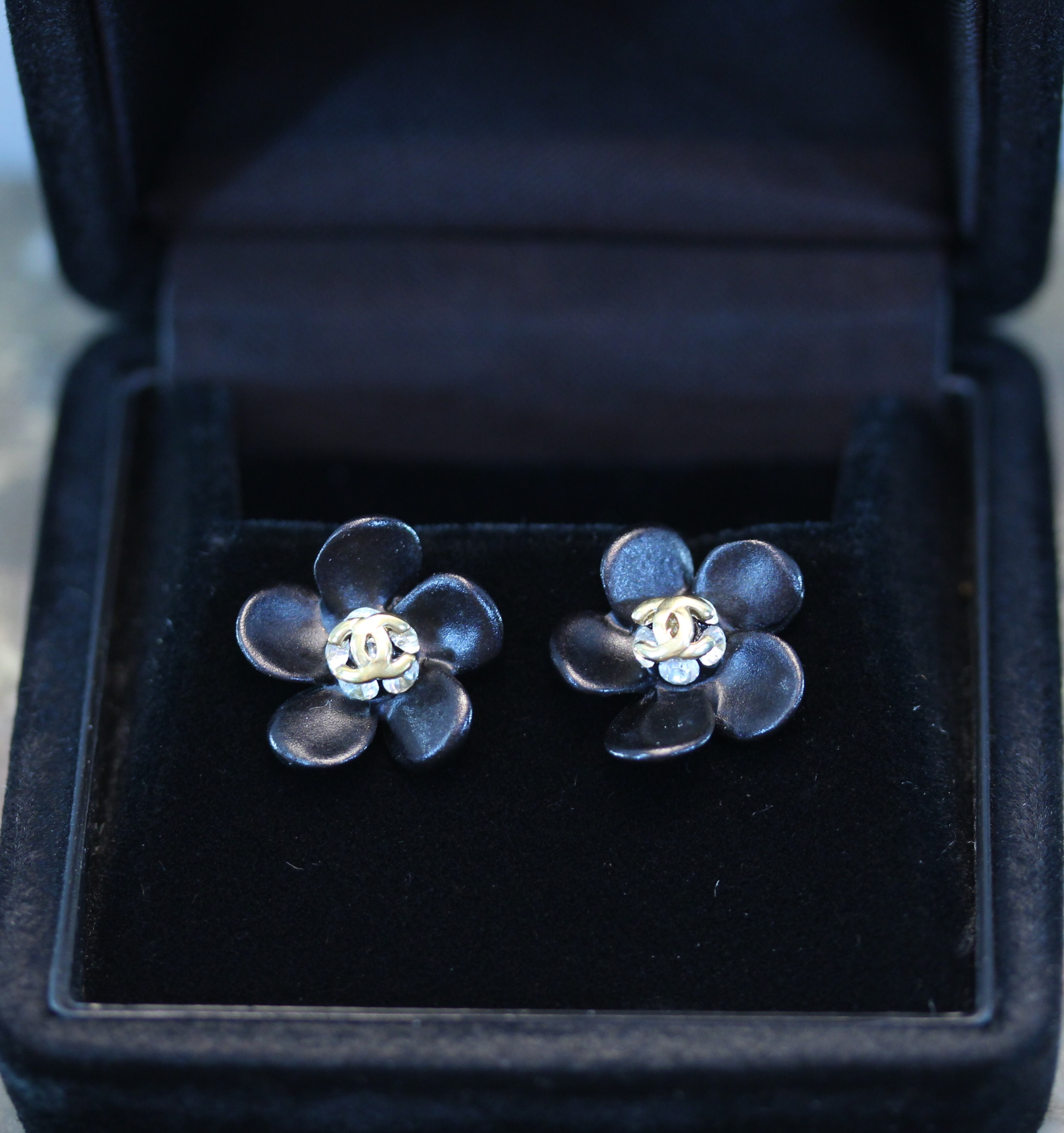 Chanel 02a Flower Design Coco Marc Earring Made In France シャネルフラワーデザインココマーク ピアス Titti Clothing Chanel 02a Flower Design Coco Marc Earring Made In France シャネルフラワーデザインココマーク ピアス Titti Clothing