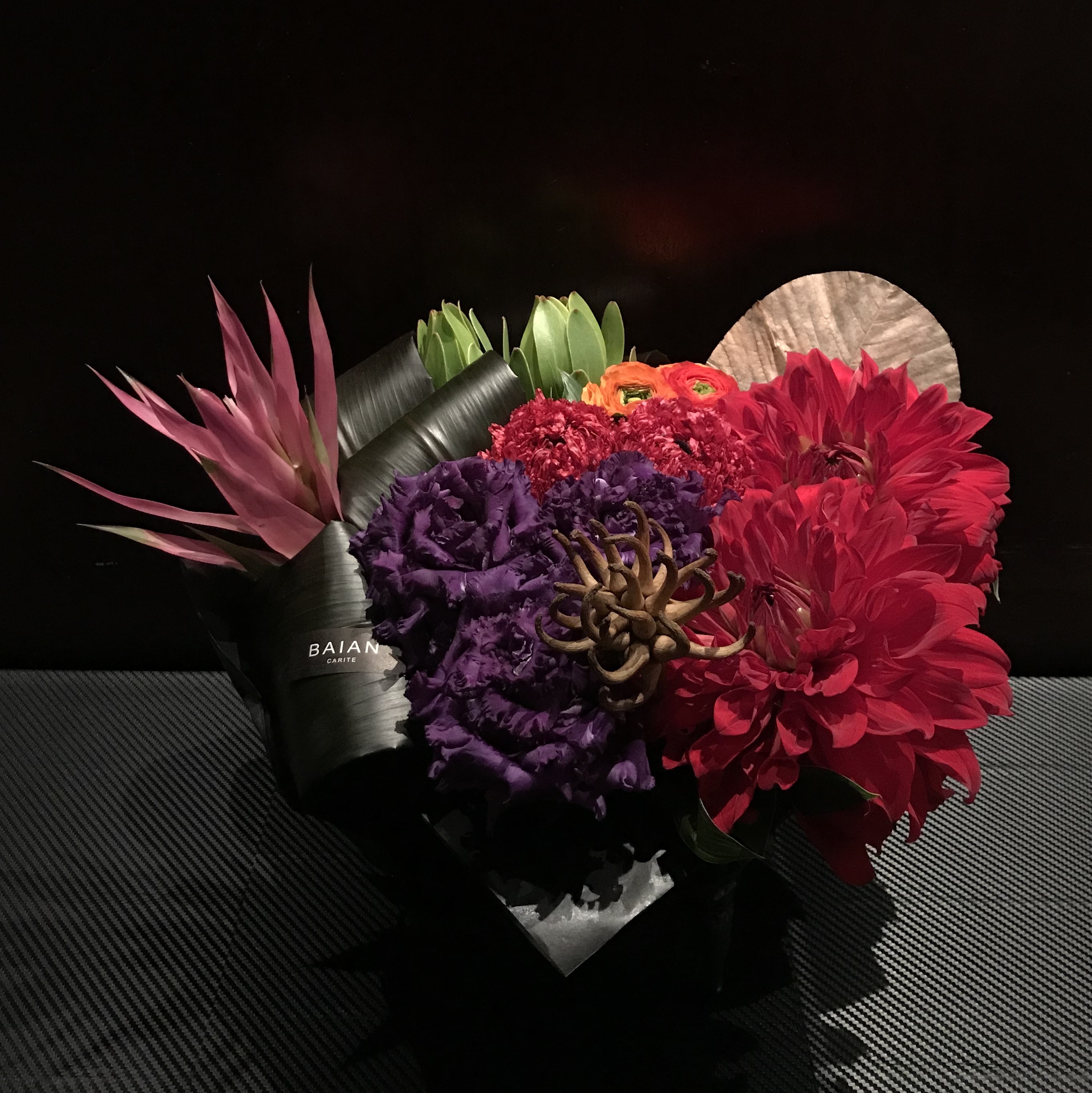 Arrange Colorful Baian 京都にある花屋baian バイアン フラワーギフトのオンラインストア ギフト 花の通販 アレンジ 花束 京都から全国へお届け致します 全国発送可 中野天心