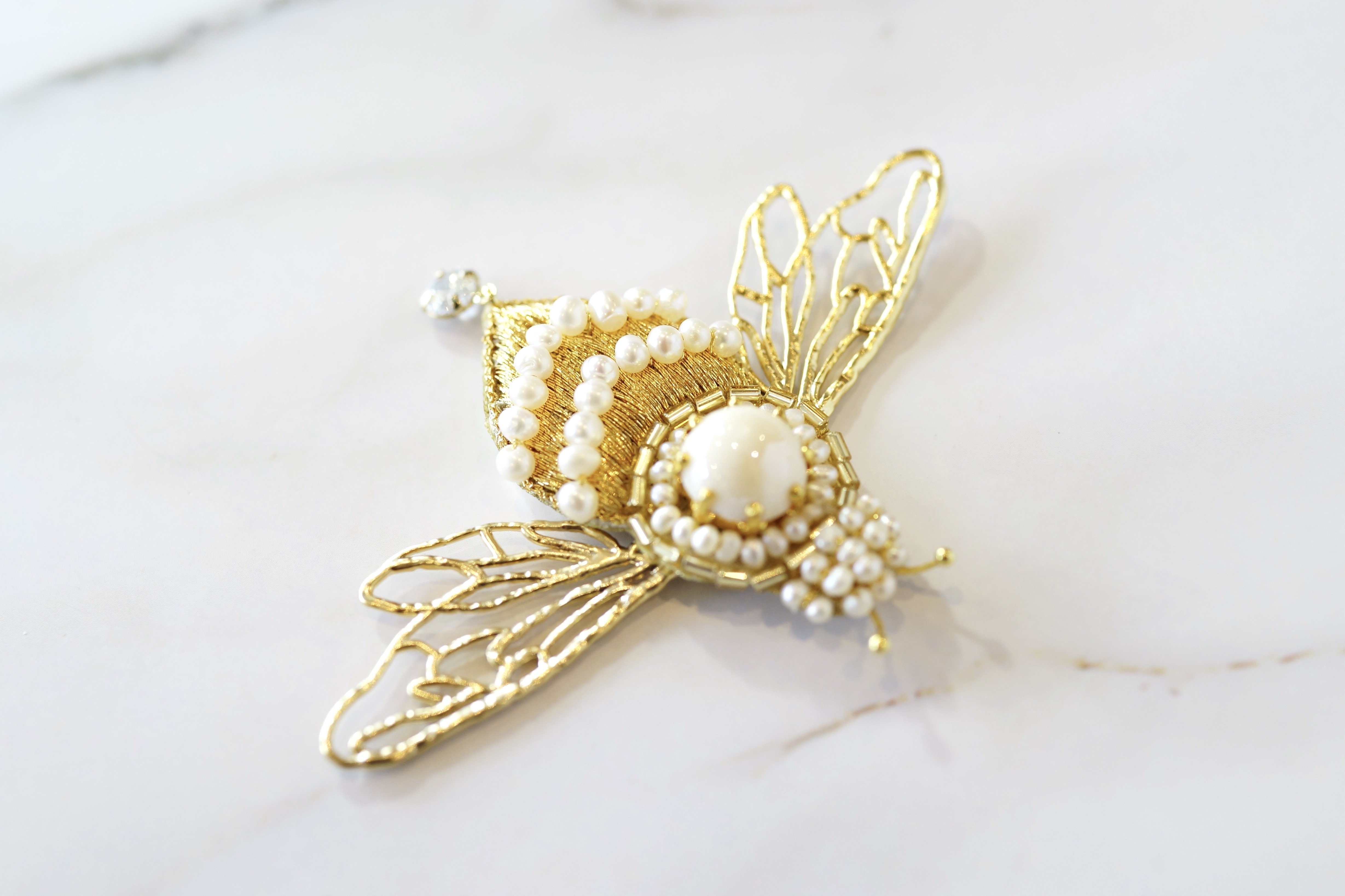 【刺繍ブローチ】BEE! gold.