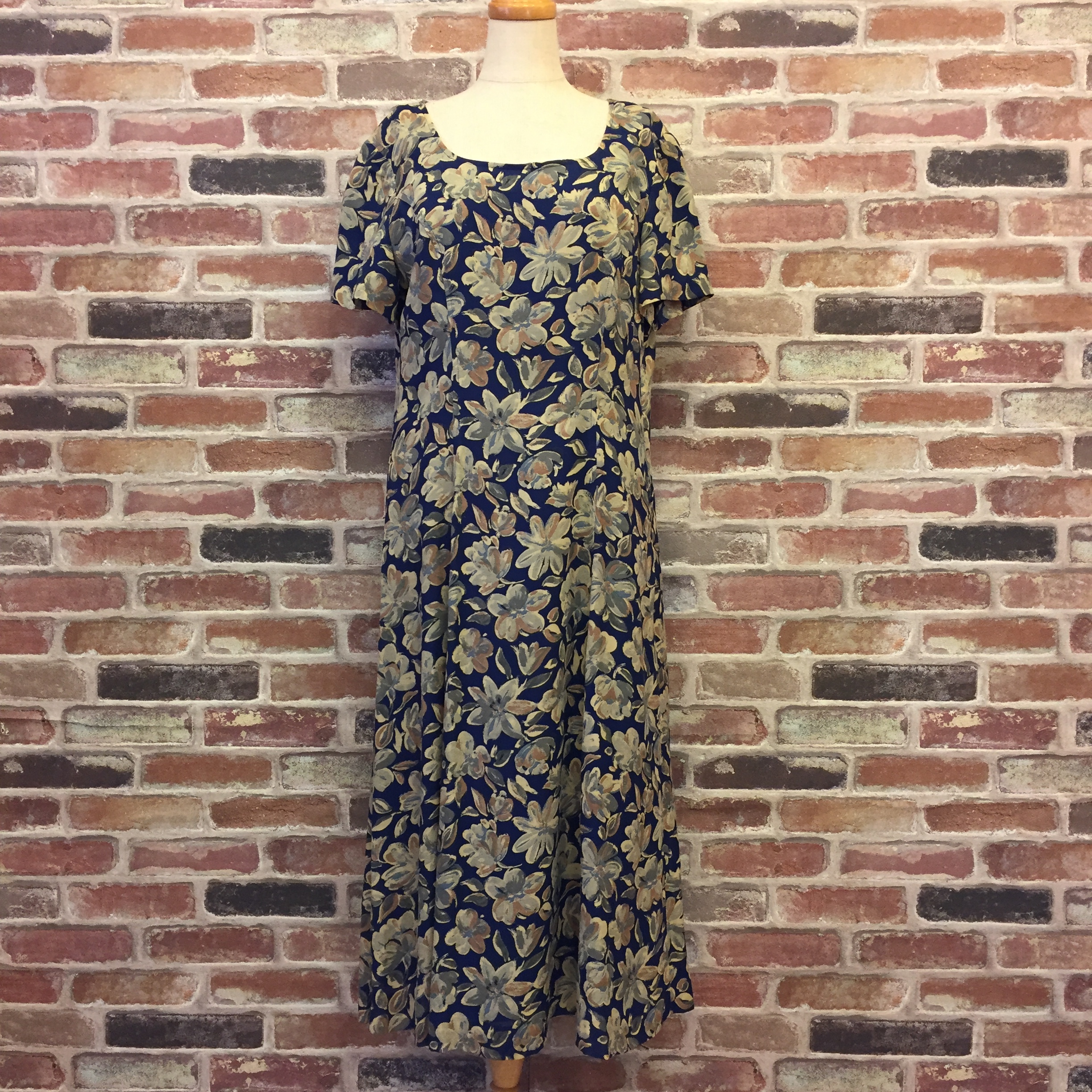 Laura Ashley Flower Navy One Piece インポート古着 George And Kewpie Laura Ashley Flower Navy One Piece インポート古着 George And Kewpie