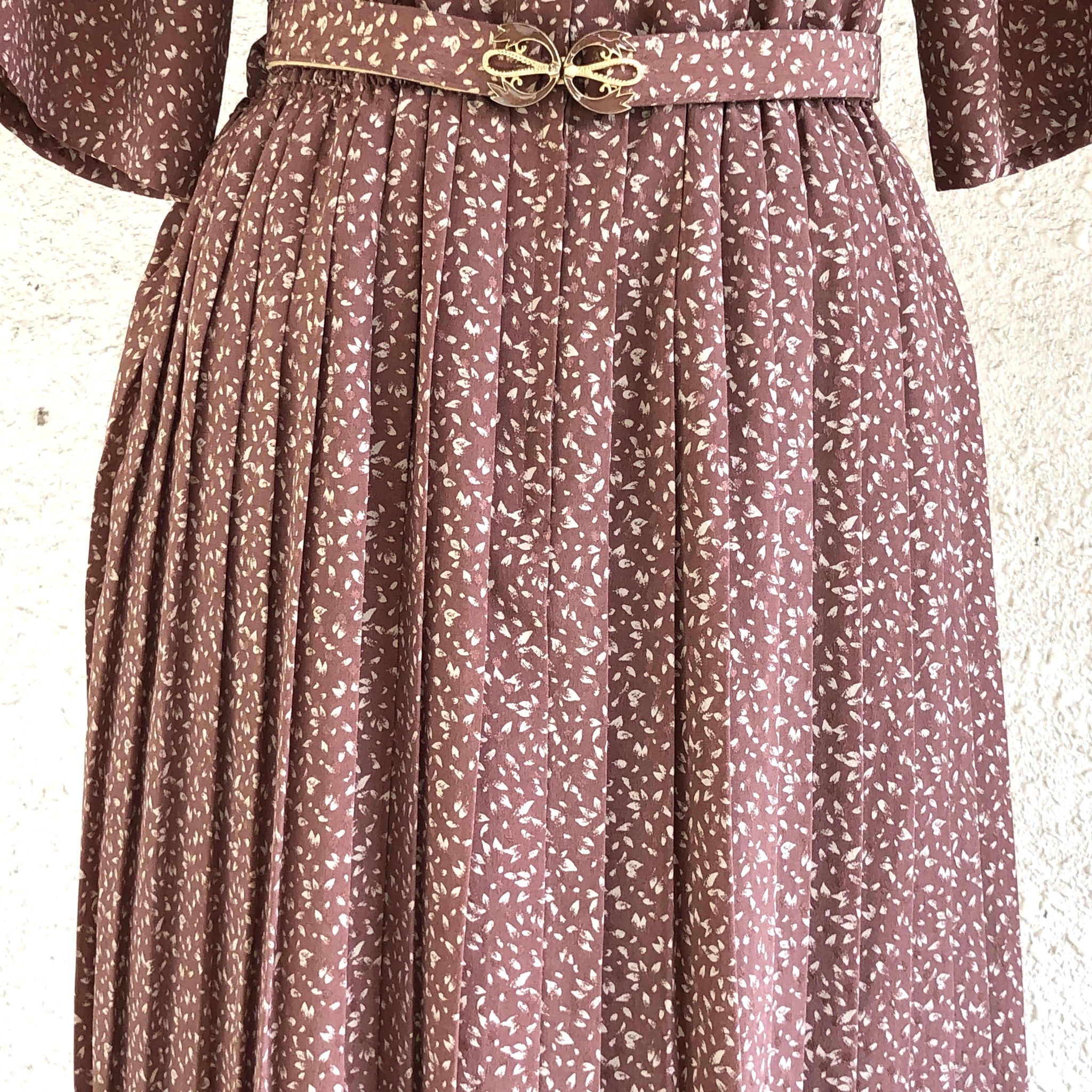 桜の花びら模様のワンピース コルビジェ