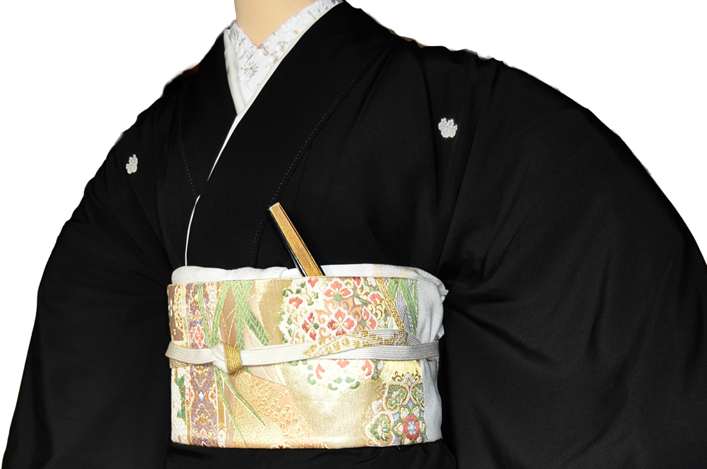 ワイドサイズ(トール&ワイド)■黒留袖レンタル■緑ぼかしに鼓や鶴に扇面そして菊や牡丹等の柄kurow3【往復送料無料】 - 画像3