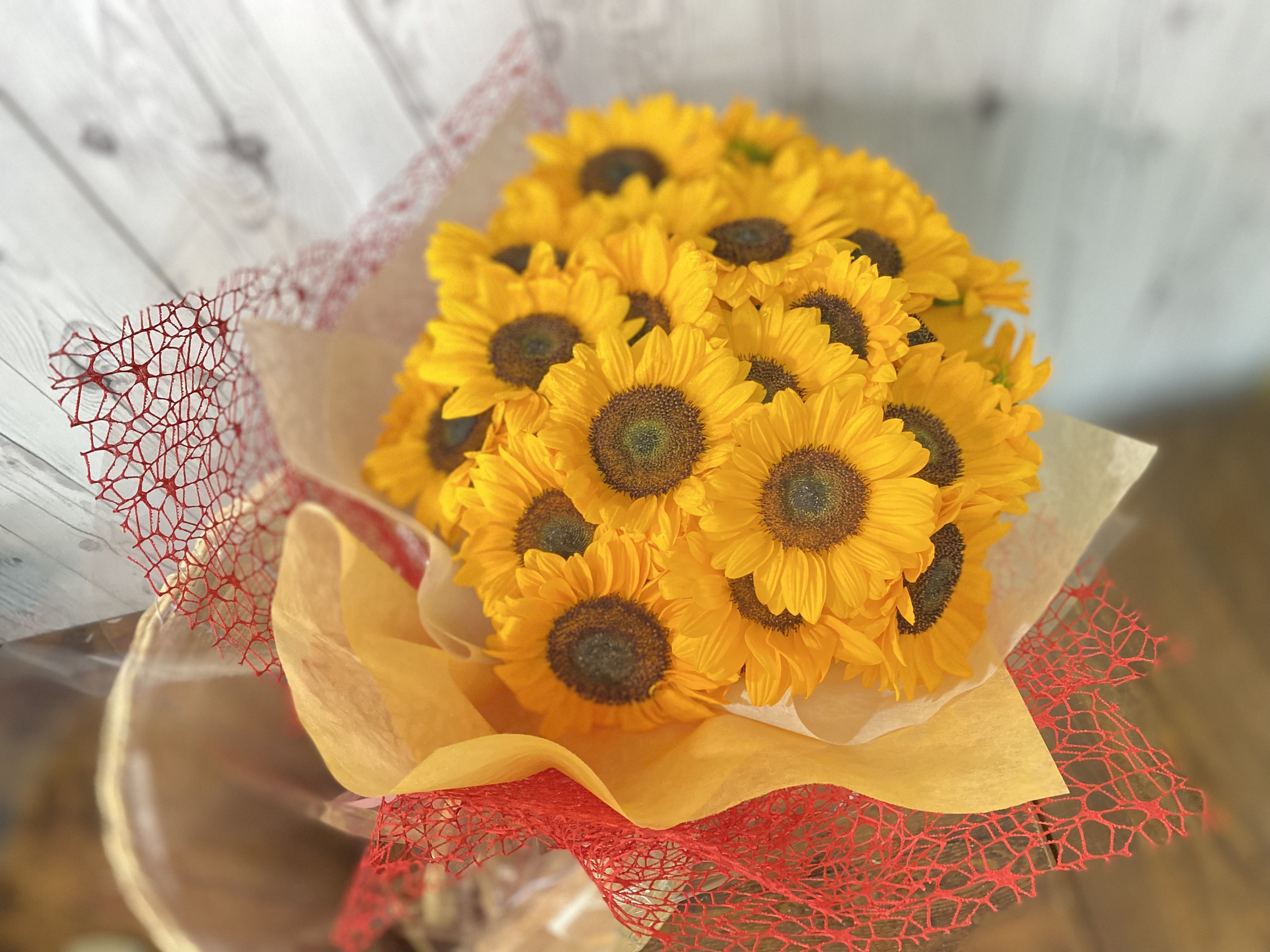 ひまわりの花束 40本 沖縄県 豊見城市のお花屋さん Happy Flower 一花 ひまわりの花束 40本 沖縄県 豊見城市のお花屋さん Happy Flower 一花