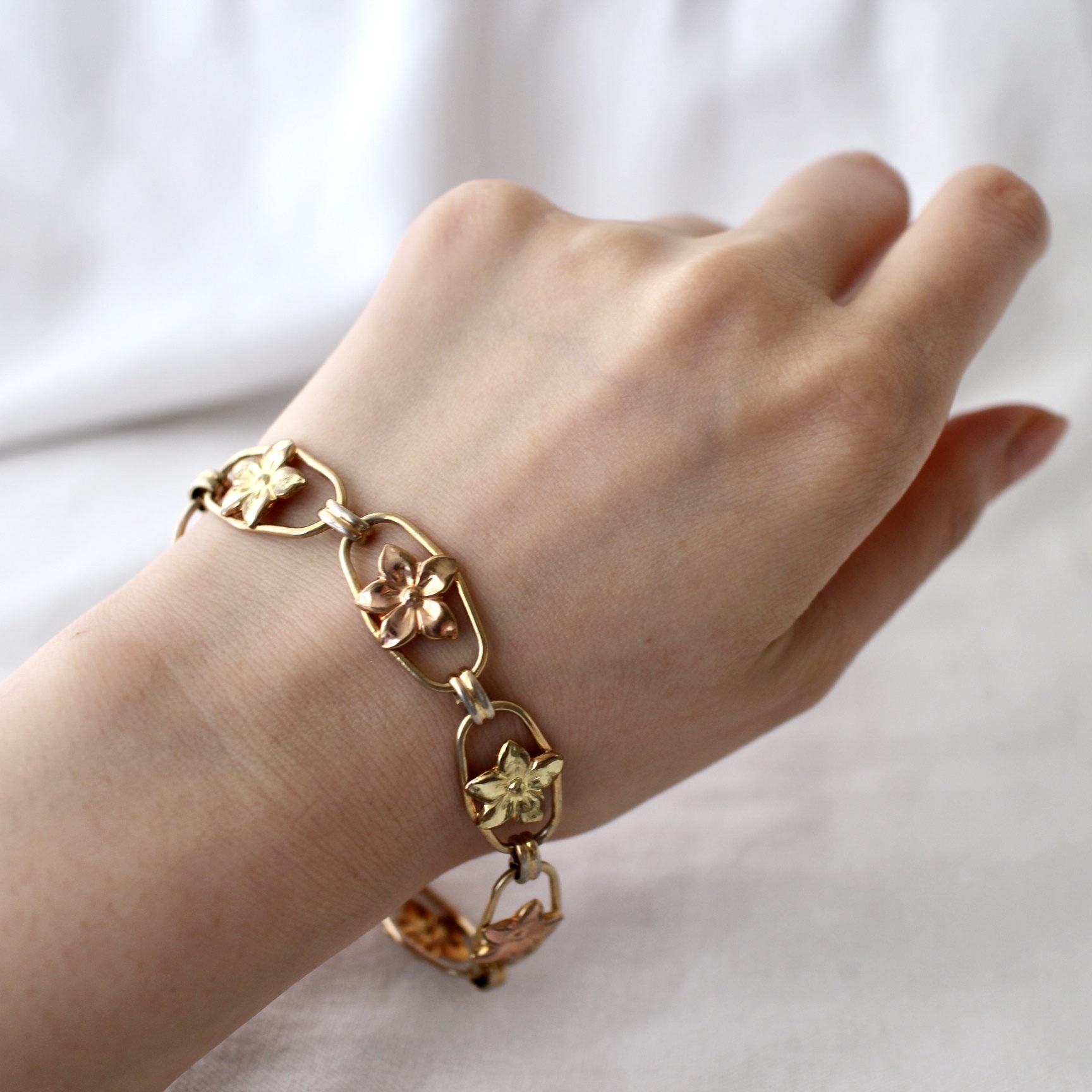 ロールドゴールド フラワーモチーフ チェーンブレスレット Lucy Matilda ヴィンテージアクセサリー イヤリング通販 ロールドゴールド フラワーモチーフ チェーンブレスレット Lucy Matilda ヴィンテージアクセサリー イヤリング通販