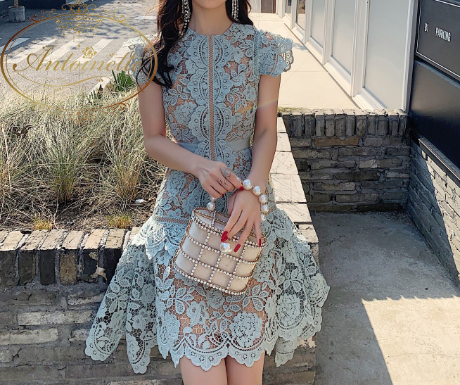 くすみカラー ブルー 流行 ワンピース レディース ひざ丈 Ladies Blue One Piece Lace Party Antoinette