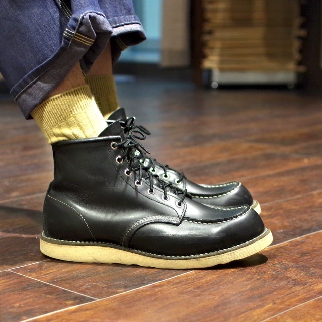 black moc toe red wing